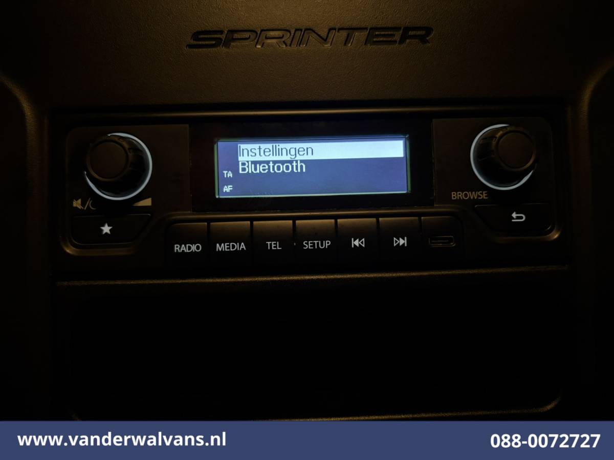 Mercedes-Benz Sprinter Mercedes-Benz Sprinter 317 CDI 170pk L3H2 Euro6 Airco | 2800kg Trekhaak | Bijrijdersbank Bluetooth telefoonvoorbereiding