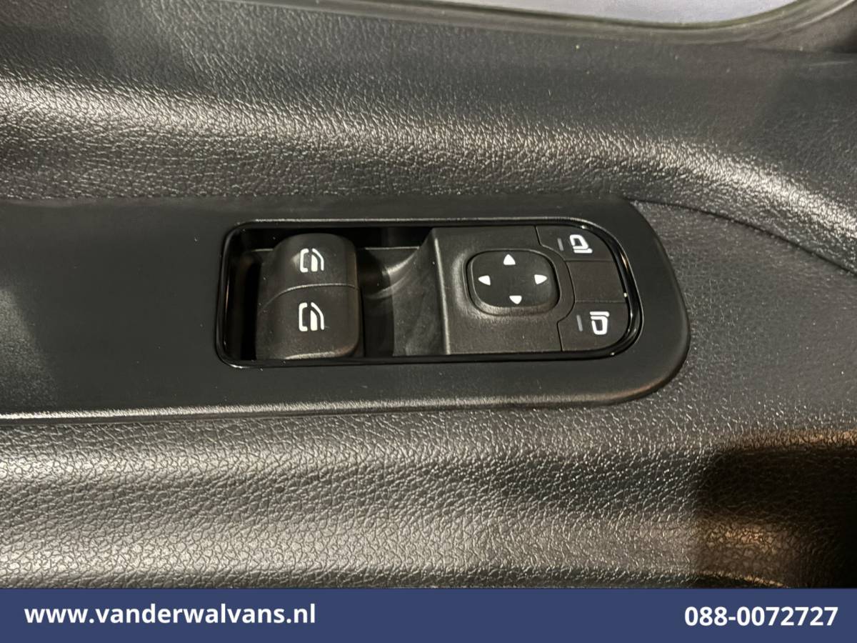 Mercedes-Benz Sprinter Mercedes-Benz Sprinter 317 CDI 170pk L3H2 Euro6 Airco | 2800kg Trekhaak | Bijrijdersbank Bluetooth telefoonvoorbereiding