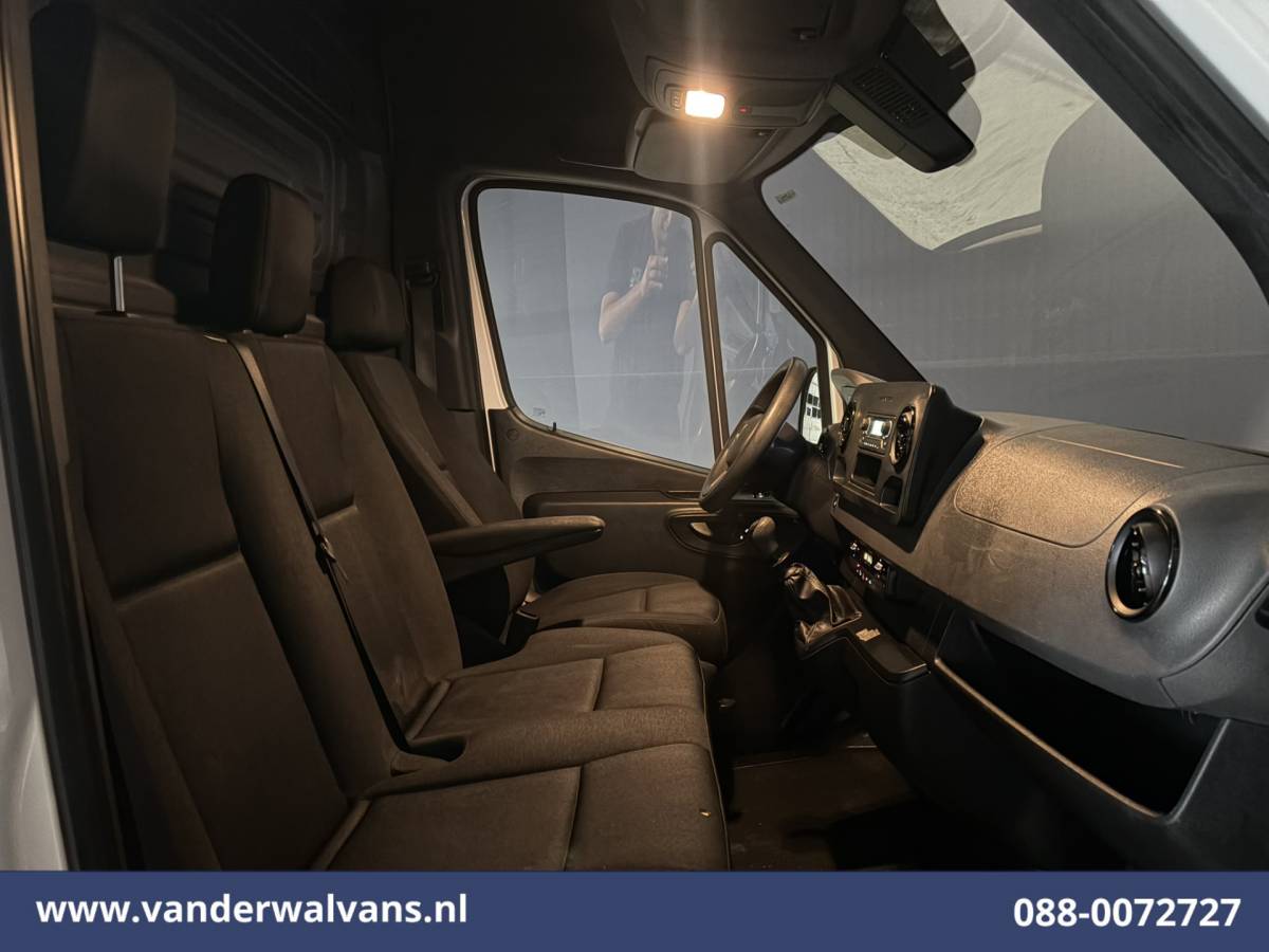 Mercedes-Benz Sprinter Mercedes-Benz Sprinter 317 CDI 170pk L3H2 Euro6 Airco | 2800kg Trekhaak | Bijrijdersbank Bluetooth telefoonvoorbereiding