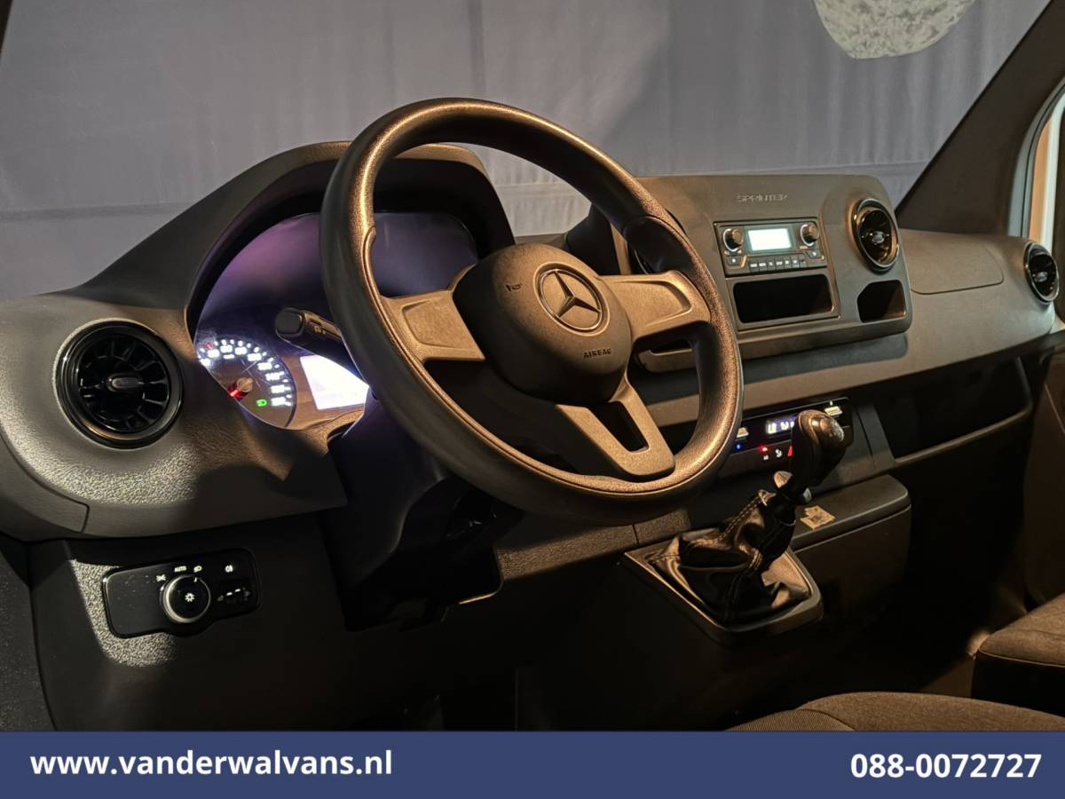 Mercedes-Benz Sprinter Mercedes-Benz Sprinter 317 CDI 170pk L3H2 Euro6 Airco | 2800kg Trekhaak | Bijrijdersbank Bluetooth telefoonvoorbereiding