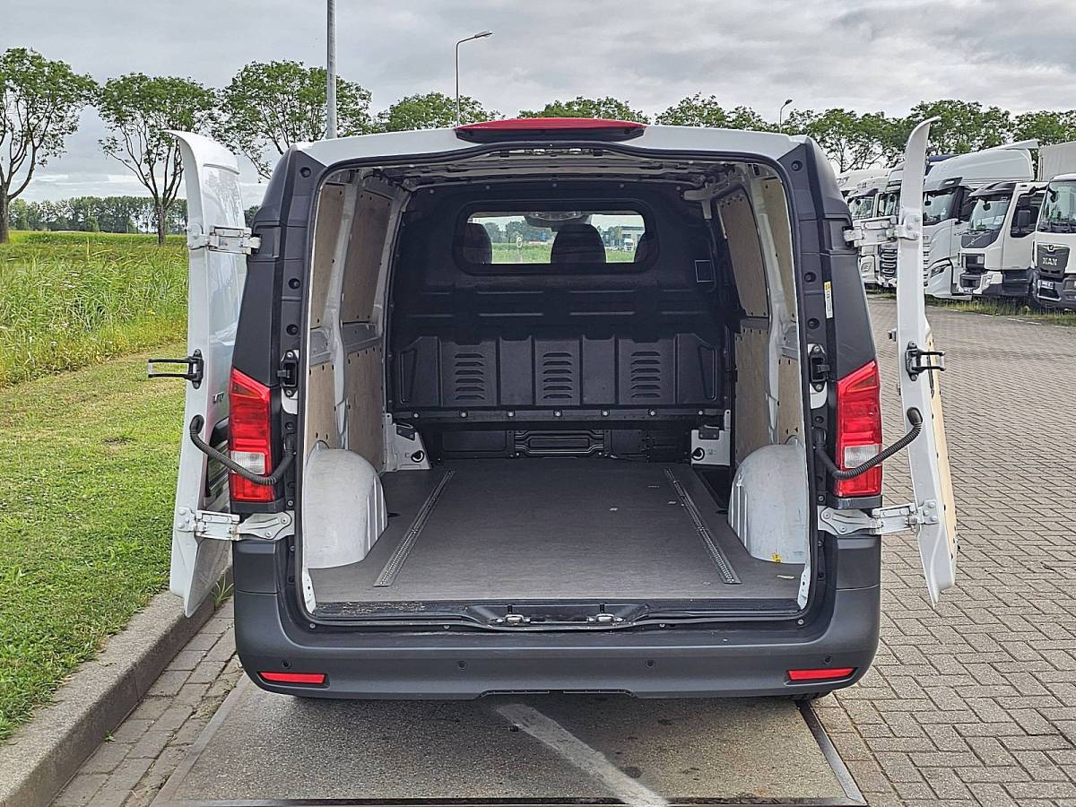 Mercedes-Benz Vito MERCEDES-BENZ VITO 116 l2 mbux navi camera!