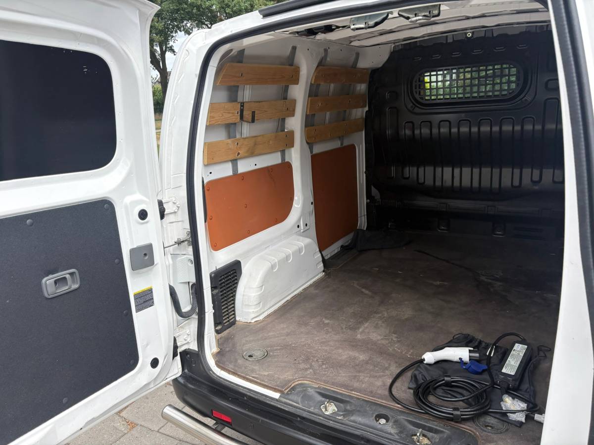 Nissan e-NV200 Nissan E-NV200 Optima 40 kWh|SOH 87%|NAP|airco|cruise|achteruitrijcamera|bluetooth|parkeersensoren|trekhaak|elektrisch pakket