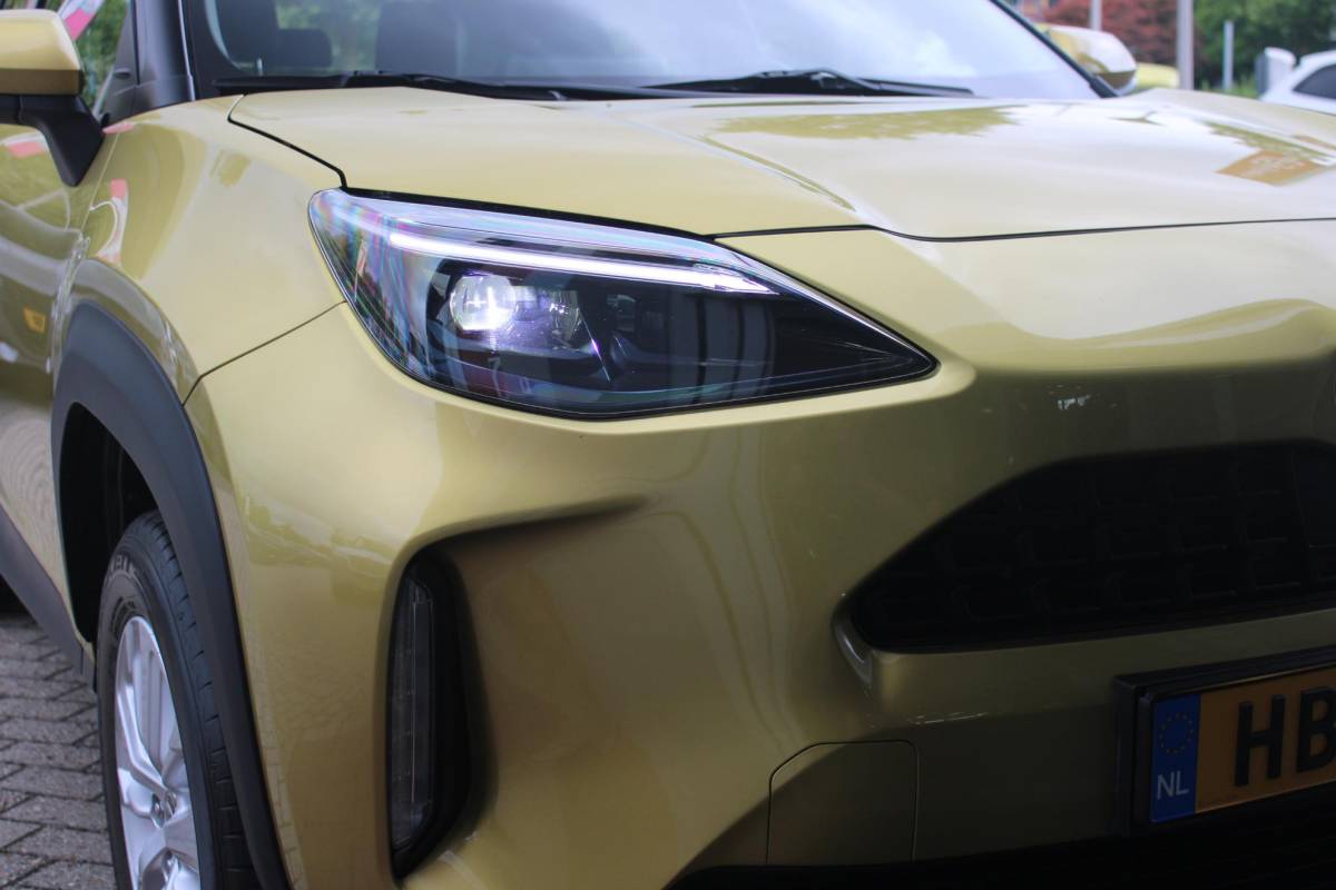 Toyota Yaris Cross Toyota Yaris Cross 1.5 Hybrid Dynamic | KEYLESS ENTRY / START | VOORSTOELEN VERWARMD | STUUR VERWARMING | HEAD-UP DISPLAY | LED KOPLAMPEN | ADAPTIVE CRUISE CONTROL | LANE ASIST |  ELEKTRISCH BEDIENBARE ACHTERKLEP | DRAADLOOS APPLE CARPLAY | ANDROID AUTO |  ACHTERUITRIJCAMERA | DRAADLOZE TELEFOONLADER | VOORRUIT VERWARMING | 16″ LICHTMETALEN VELGEN |