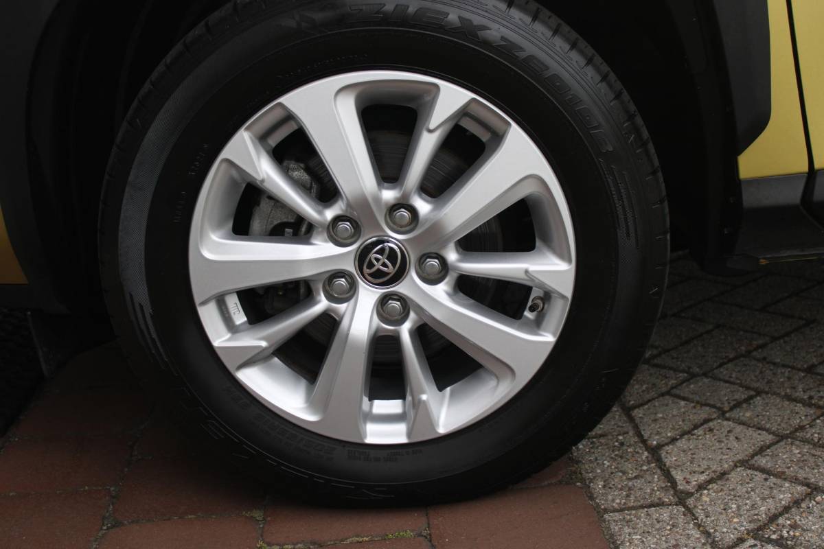 Toyota Yaris Cross Toyota Yaris Cross 1.5 Hybrid Dynamic | KEYLESS ENTRY / START | VOORSTOELEN VERWARMD | STUUR VERWARMING | HEAD-UP DISPLAY | LED KOPLAMPEN | ADAPTIVE CRUISE CONTROL | LANE ASIST |  ELEKTRISCH BEDIENBARE ACHTERKLEP | DRAADLOOS APPLE CARPLAY | ANDROID AUTO |  ACHTERUITRIJCAMERA | DRAADLOZE TELEFOONLADER | VOORRUIT VERWARMING | 16″ LICHTMETALEN VELGEN |