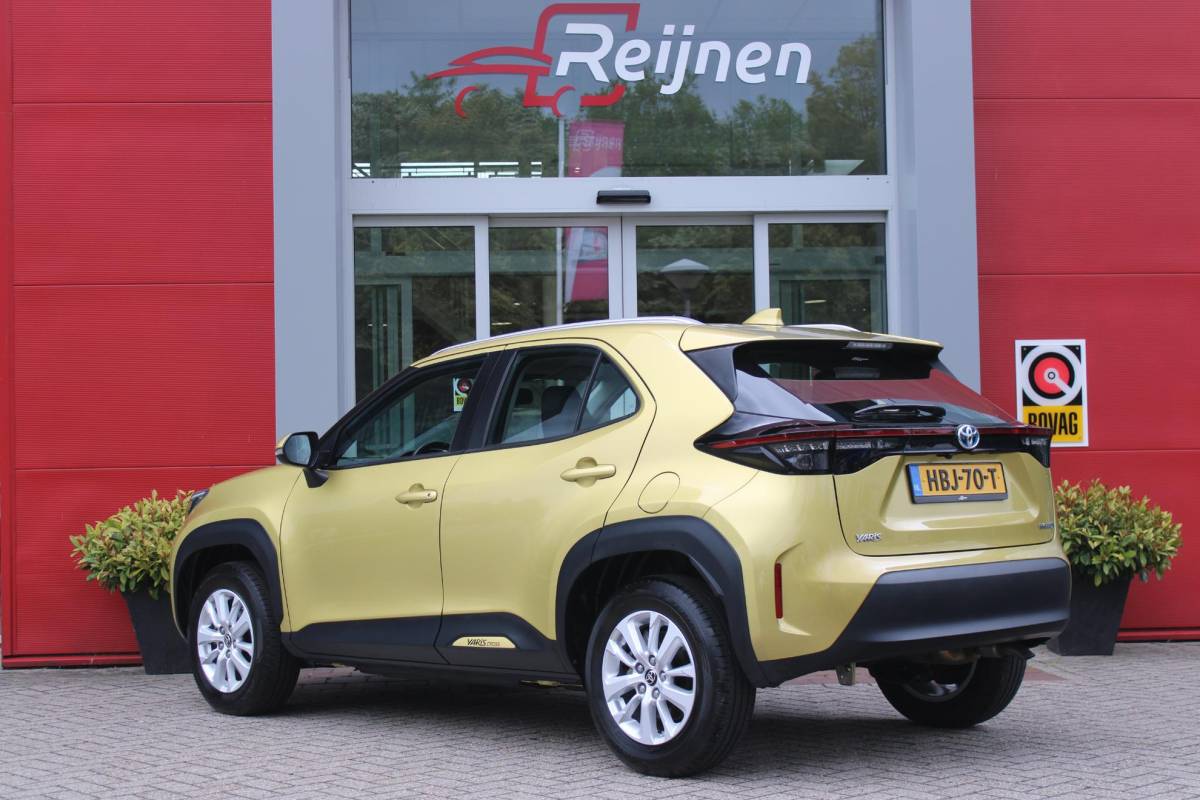 Toyota Yaris Cross Toyota Yaris Cross 1.5 Hybrid Dynamic | KEYLESS ENTRY / START | VOORSTOELEN VERWARMD | STUUR VERWARMING | HEAD-UP DISPLAY | LED KOPLAMPEN | ADAPTIVE CRUISE CONTROL | LANE ASIST |  ELEKTRISCH BEDIENBARE ACHTERKLEP | DRAADLOOS APPLE CARPLAY | ANDROID AUTO |  ACHTERUITRIJCAMERA | DRAADLOZE TELEFOONLADER | VOORRUIT VERWARMING | 16″ LICHTMETALEN VELGEN |