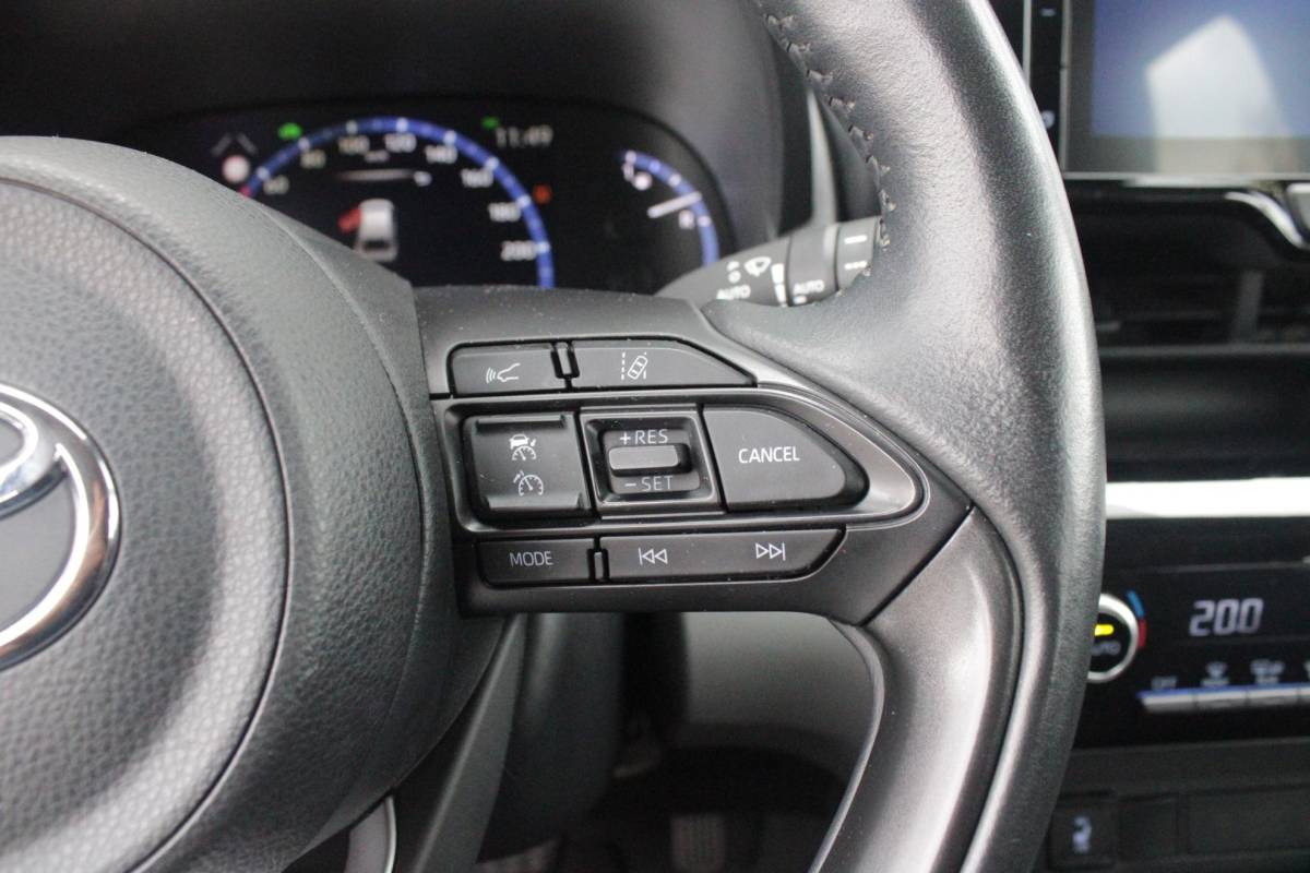 Toyota Yaris Cross Toyota Yaris Cross 1.5 Hybrid Dynamic | KEYLESS ENTRY / START | VOORSTOELEN VERWARMD | STUUR VERWARMING | HEAD-UP DISPLAY | LED KOPLAMPEN | ADAPTIVE CRUISE CONTROL | LANE ASIST |  ELEKTRISCH BEDIENBARE ACHTERKLEP | DRAADLOOS APPLE CARPLAY | ANDROID AUTO |  ACHTERUITRIJCAMERA | DRAADLOZE TELEFOONLADER | VOORRUIT VERWARMING | 16″ LICHTMETALEN VELGEN |