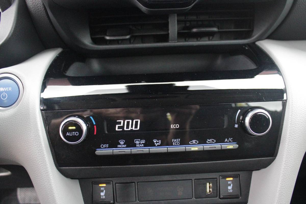 Toyota Yaris Cross Toyota Yaris Cross 1.5 Hybrid Dynamic | KEYLESS ENTRY / START | VOORSTOELEN VERWARMD | STUUR VERWARMING | HEAD-UP DISPLAY | LED KOPLAMPEN | ADAPTIVE CRUISE CONTROL | LANE ASIST |  ELEKTRISCH BEDIENBARE ACHTERKLEP | DRAADLOOS APPLE CARPLAY | ANDROID AUTO |  ACHTERUITRIJCAMERA | DRAADLOZE TELEFOONLADER | VOORRUIT VERWARMING | 16″ LICHTMETALEN VELGEN |