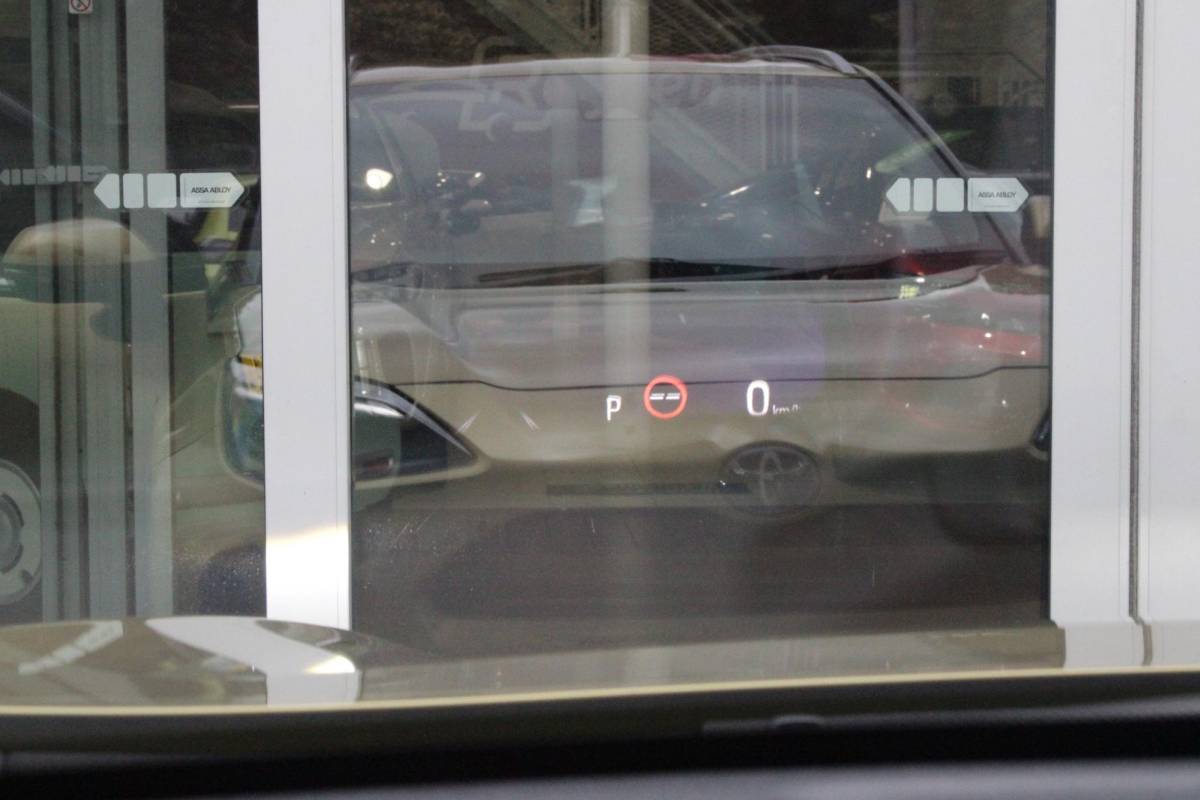 Toyota Yaris Cross Toyota Yaris Cross 1.5 Hybrid Dynamic | KEYLESS ENTRY / START | VOORSTOELEN VERWARMD | STUUR VERWARMING | HEAD-UP DISPLAY | LED KOPLAMPEN | ADAPTIVE CRUISE CONTROL | LANE ASIST |  ELEKTRISCH BEDIENBARE ACHTERKLEP | DRAADLOOS APPLE CARPLAY | ANDROID AUTO |  ACHTERUITRIJCAMERA | DRAADLOZE TELEFOONLADER | VOORRUIT VERWARMING | 16″ LICHTMETALEN VELGEN |