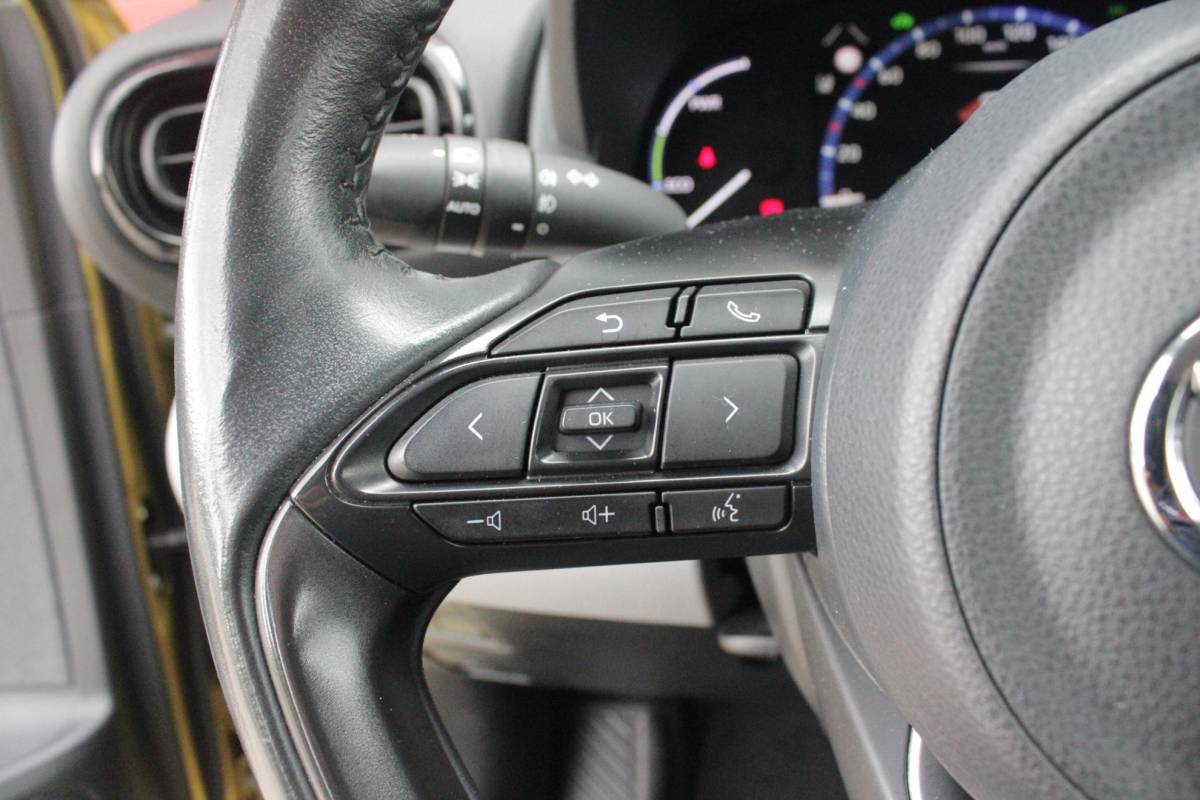 Toyota Yaris Cross Toyota Yaris Cross 1.5 Hybrid Dynamic | KEYLESS ENTRY / START | VOORSTOELEN VERWARMD | STUUR VERWARMING | HEAD-UP DISPLAY | LED KOPLAMPEN | ADAPTIVE CRUISE CONTROL | LANE ASIST |  ELEKTRISCH BEDIENBARE ACHTERKLEP | DRAADLOOS APPLE CARPLAY | ANDROID AUTO |  ACHTERUITRIJCAMERA | DRAADLOZE TELEFOONLADER | VOORRUIT VERWARMING | 16″ LICHTMETALEN VELGEN |