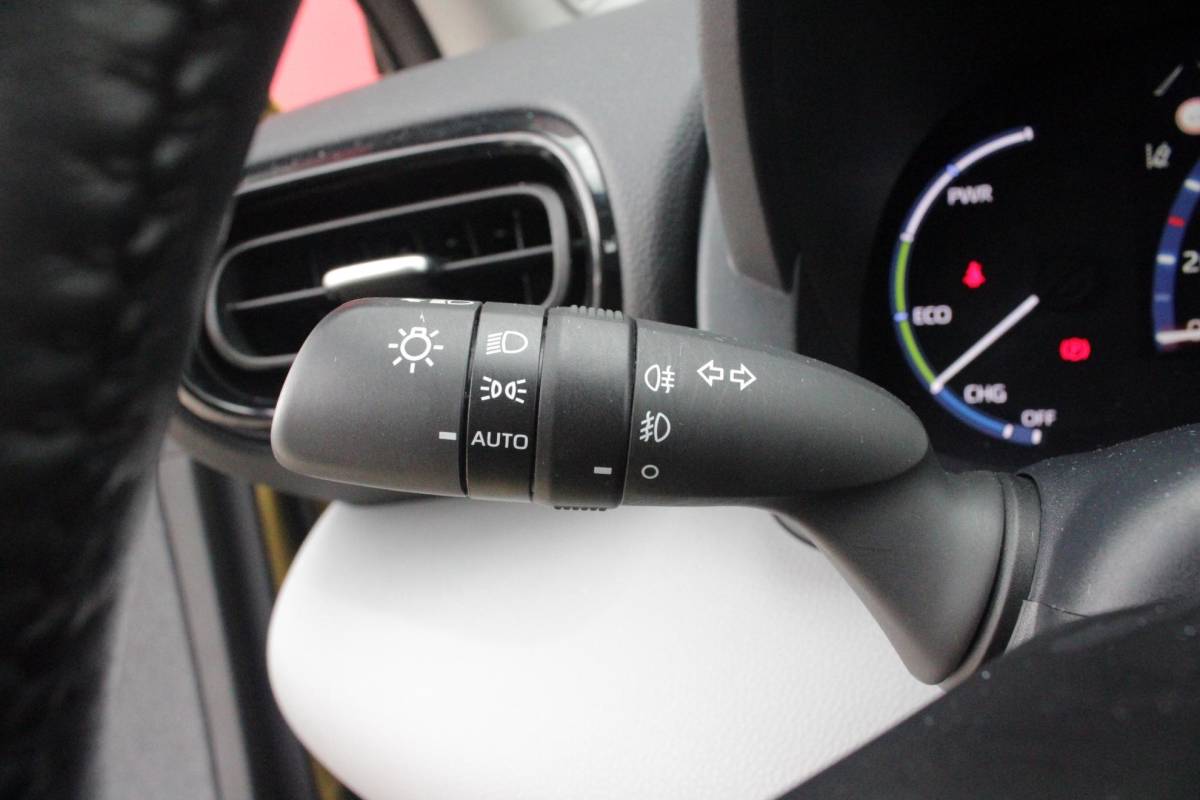 Toyota Yaris Cross Toyota Yaris Cross 1.5 Hybrid Dynamic | KEYLESS ENTRY / START | VOORSTOELEN VERWARMD | STUUR VERWARMING | HEAD-UP DISPLAY | LED KOPLAMPEN | ADAPTIVE CRUISE CONTROL | LANE ASIST |  ELEKTRISCH BEDIENBARE ACHTERKLEP | DRAADLOOS APPLE CARPLAY | ANDROID AUTO |  ACHTERUITRIJCAMERA | DRAADLOZE TELEFOONLADER | VOORRUIT VERWARMING | 16″ LICHTMETALEN VELGEN |