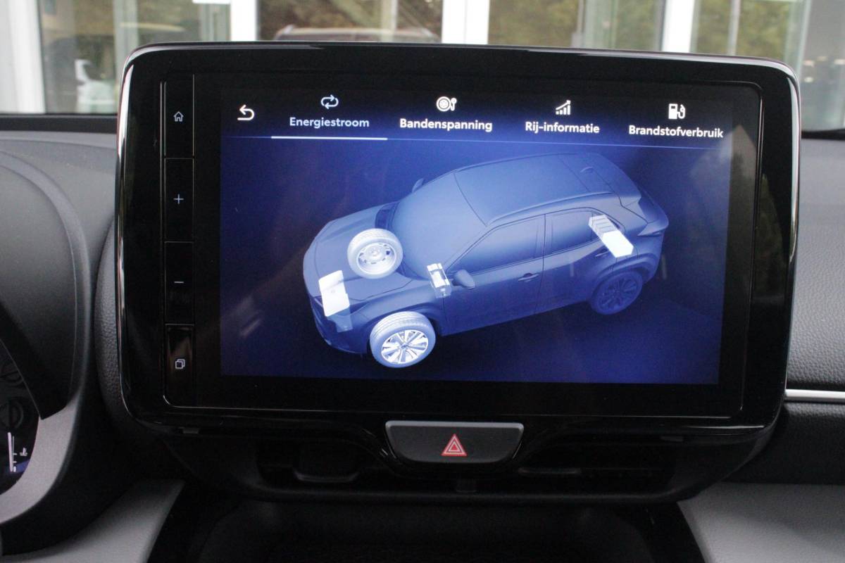 Toyota Yaris Cross Toyota Yaris Cross 1.5 Hybrid Dynamic | KEYLESS ENTRY / START | VOORSTOELEN VERWARMD | STUUR VERWARMING | HEAD-UP DISPLAY | LED KOPLAMPEN | ADAPTIVE CRUISE CONTROL | LANE ASIST |  ELEKTRISCH BEDIENBARE ACHTERKLEP | DRAADLOOS APPLE CARPLAY | ANDROID AUTO |  ACHTERUITRIJCAMERA | DRAADLOZE TELEFOONLADER | VOORRUIT VERWARMING | 16″ LICHTMETALEN VELGEN |
