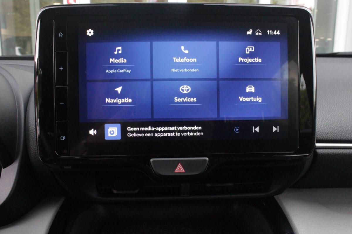 Toyota Yaris Cross Toyota Yaris Cross 1.5 Hybrid Dynamic | KEYLESS ENTRY / START | VOORSTOELEN VERWARMD | STUUR VERWARMING | HEAD-UP DISPLAY | LED KOPLAMPEN | ADAPTIVE CRUISE CONTROL | LANE ASIST |  ELEKTRISCH BEDIENBARE ACHTERKLEP | DRAADLOOS APPLE CARPLAY | ANDROID AUTO |  ACHTERUITRIJCAMERA | DRAADLOZE TELEFOONLADER | VOORRUIT VERWARMING | 16″ LICHTMETALEN VELGEN |