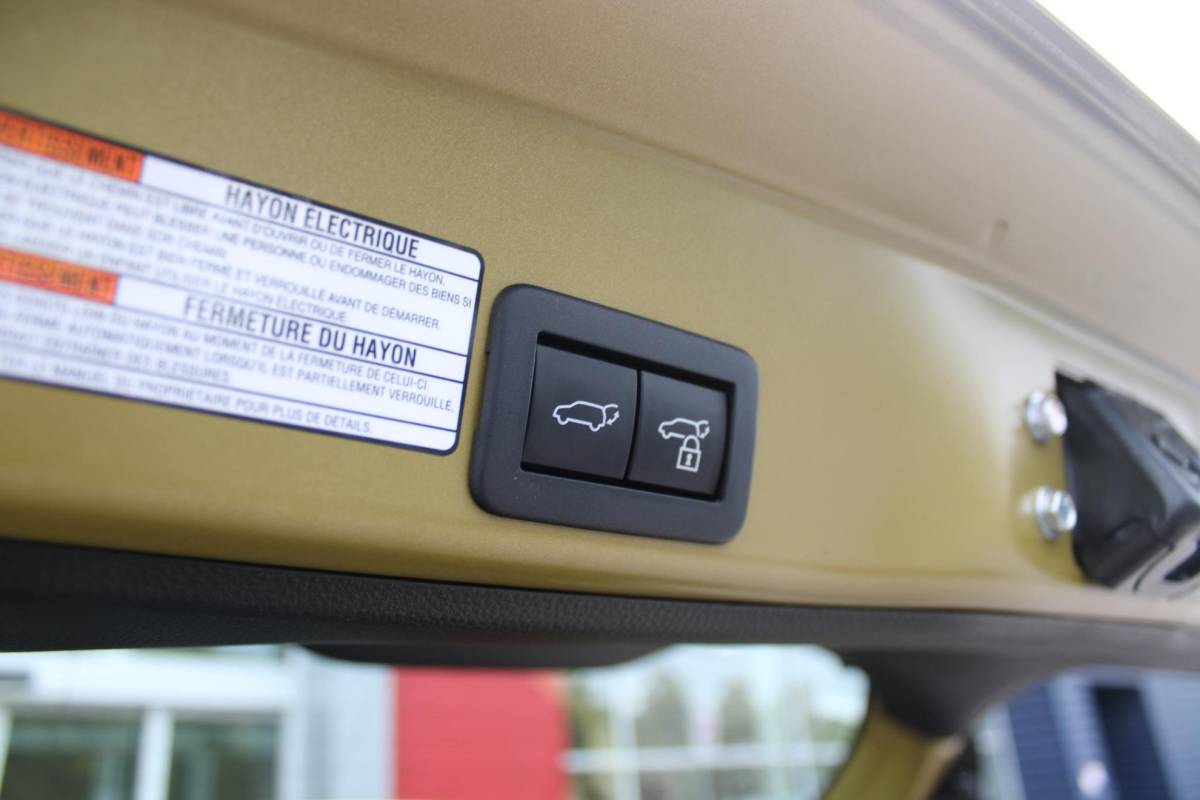 Toyota Yaris Cross Toyota Yaris Cross 1.5 Hybrid Dynamic | KEYLESS ENTRY / START | VOORSTOELEN VERWARMD | STUUR VERWARMING | HEAD-UP DISPLAY | LED KOPLAMPEN | ADAPTIVE CRUISE CONTROL | LANE ASIST |  ELEKTRISCH BEDIENBARE ACHTERKLEP | DRAADLOOS APPLE CARPLAY | ANDROID AUTO |  ACHTERUITRIJCAMERA | DRAADLOZE TELEFOONLADER | VOORRUIT VERWARMING | 16″ LICHTMETALEN VELGEN |