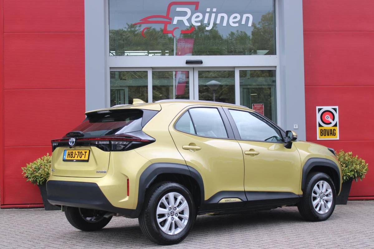 Toyota Yaris Cross Toyota Yaris Cross 1.5 Hybrid Dynamic | KEYLESS ENTRY / START | VOORSTOELEN VERWARMD | STUUR VERWARMING | HEAD-UP DISPLAY | LED KOPLAMPEN | ADAPTIVE CRUISE CONTROL | LANE ASIST |  ELEKTRISCH BEDIENBARE ACHTERKLEP | DRAADLOOS APPLE CARPLAY | ANDROID AUTO |  ACHTERUITRIJCAMERA | DRAADLOZE TELEFOONLADER | VOORRUIT VERWARMING | 16″ LICHTMETALEN VELGEN |