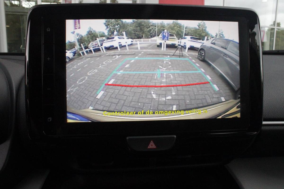 Toyota Yaris Cross Toyota Yaris Cross 1.5 Hybrid Dynamic | KEYLESS ENTRY / START | VOORSTOELEN VERWARMD | STUUR VERWARMING | HEAD-UP DISPLAY | LED KOPLAMPEN | ADAPTIVE CRUISE CONTROL | LANE ASIST |  ELEKTRISCH BEDIENBARE ACHTERKLEP | DRAADLOOS APPLE CARPLAY | ANDROID AUTO |  ACHTERUITRIJCAMERA | DRAADLOZE TELEFOONLADER | VOORRUIT VERWARMING | 16″ LICHTMETALEN VELGEN |