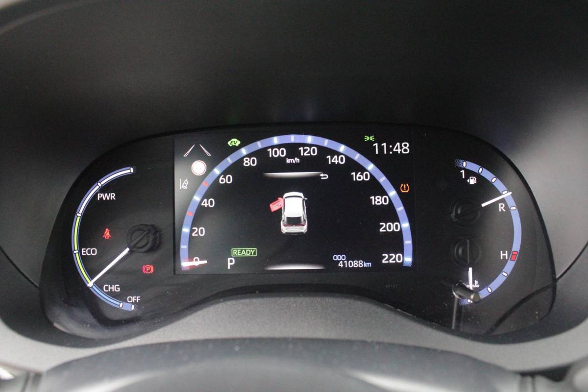 Toyota Yaris Cross Toyota Yaris Cross 1.5 Hybrid Dynamic | KEYLESS ENTRY / START | VOORSTOELEN VERWARMD | STUUR VERWARMING | HEAD-UP DISPLAY | LED KOPLAMPEN | ADAPTIVE CRUISE CONTROL | LANE ASIST |  ELEKTRISCH BEDIENBARE ACHTERKLEP | DRAADLOOS APPLE CARPLAY | ANDROID AUTO |  ACHTERUITRIJCAMERA | DRAADLOZE TELEFOONLADER | VOORRUIT VERWARMING | 16″ LICHTMETALEN VELGEN |