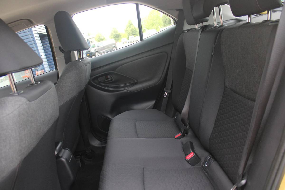 Toyota Yaris Cross Toyota Yaris Cross 1.5 Hybrid Dynamic | KEYLESS ENTRY / START | VOORSTOELEN VERWARMD | STUUR VERWARMING | HEAD-UP DISPLAY | LED KOPLAMPEN | ADAPTIVE CRUISE CONTROL | LANE ASIST |  ELEKTRISCH BEDIENBARE ACHTERKLEP | DRAADLOOS APPLE CARPLAY | ANDROID AUTO |  ACHTERUITRIJCAMERA | DRAADLOZE TELEFOONLADER | VOORRUIT VERWARMING | 16″ LICHTMETALEN VELGEN |