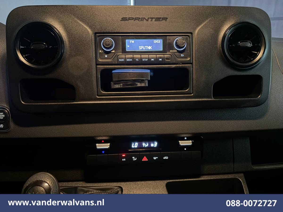 Mercedes-Benz Sprinter Mercedes-Benz Sprinter 211 CDI 115pk L2H2 Euro6 Airco | Trekhaak | Bijrijdersbank Bluetooth telefoonvoorbereiding