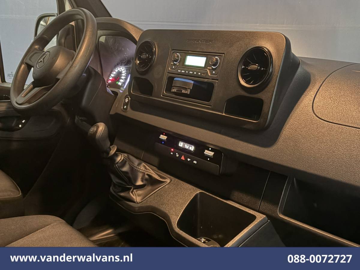 Mercedes-Benz Sprinter Mercedes-Benz Sprinter 211 CDI 115pk L2H2 Euro6 Airco | Trekhaak | Bijrijdersbank Bluetooth telefoonvoorbereiding