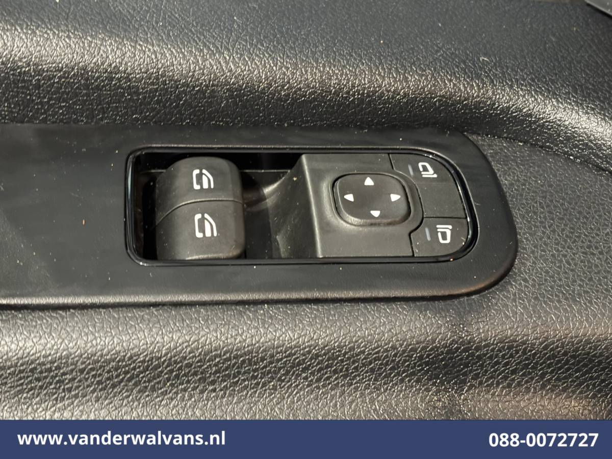 Mercedes-Benz Sprinter Mercedes-Benz Sprinter 211 CDI 115pk L2H2 Euro6 Airco | Trekhaak | Bijrijdersbank Bluetooth telefoonvoorbereiding