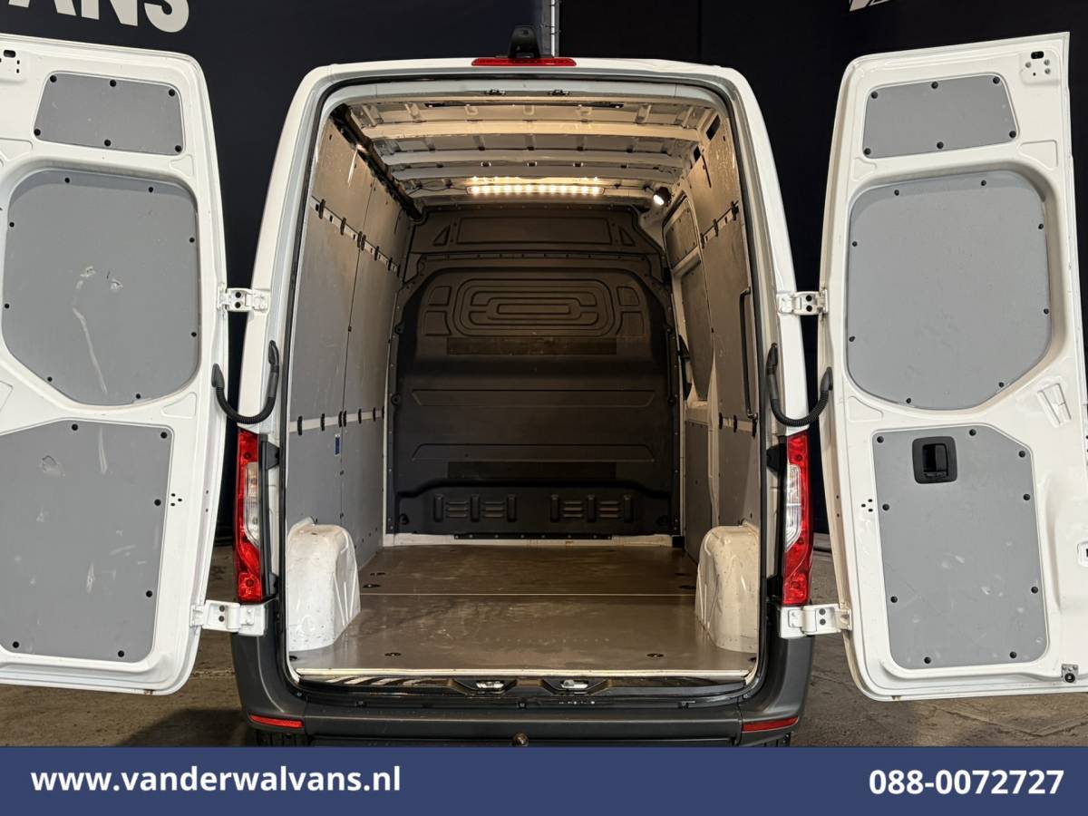 Mercedes-Benz Sprinter Mercedes-Benz Sprinter 211 CDI 115pk L2H2 Euro6 Airco | Trekhaak | Bijrijdersbank Bluetooth telefoonvoorbereiding