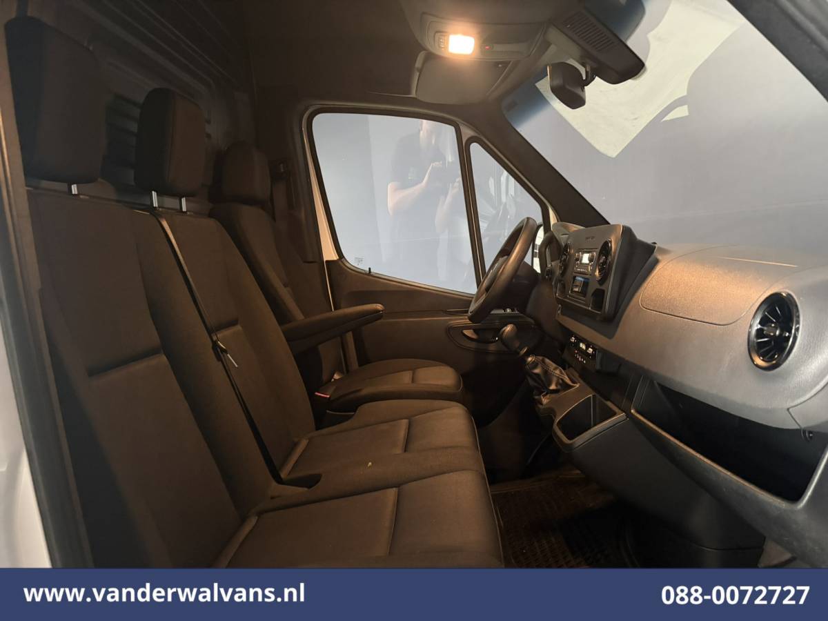 Mercedes-Benz Sprinter Mercedes-Benz Sprinter 211 CDI 115pk L2H2 Euro6 Airco | Trekhaak | Bijrijdersbank Bluetooth telefoonvoorbereiding