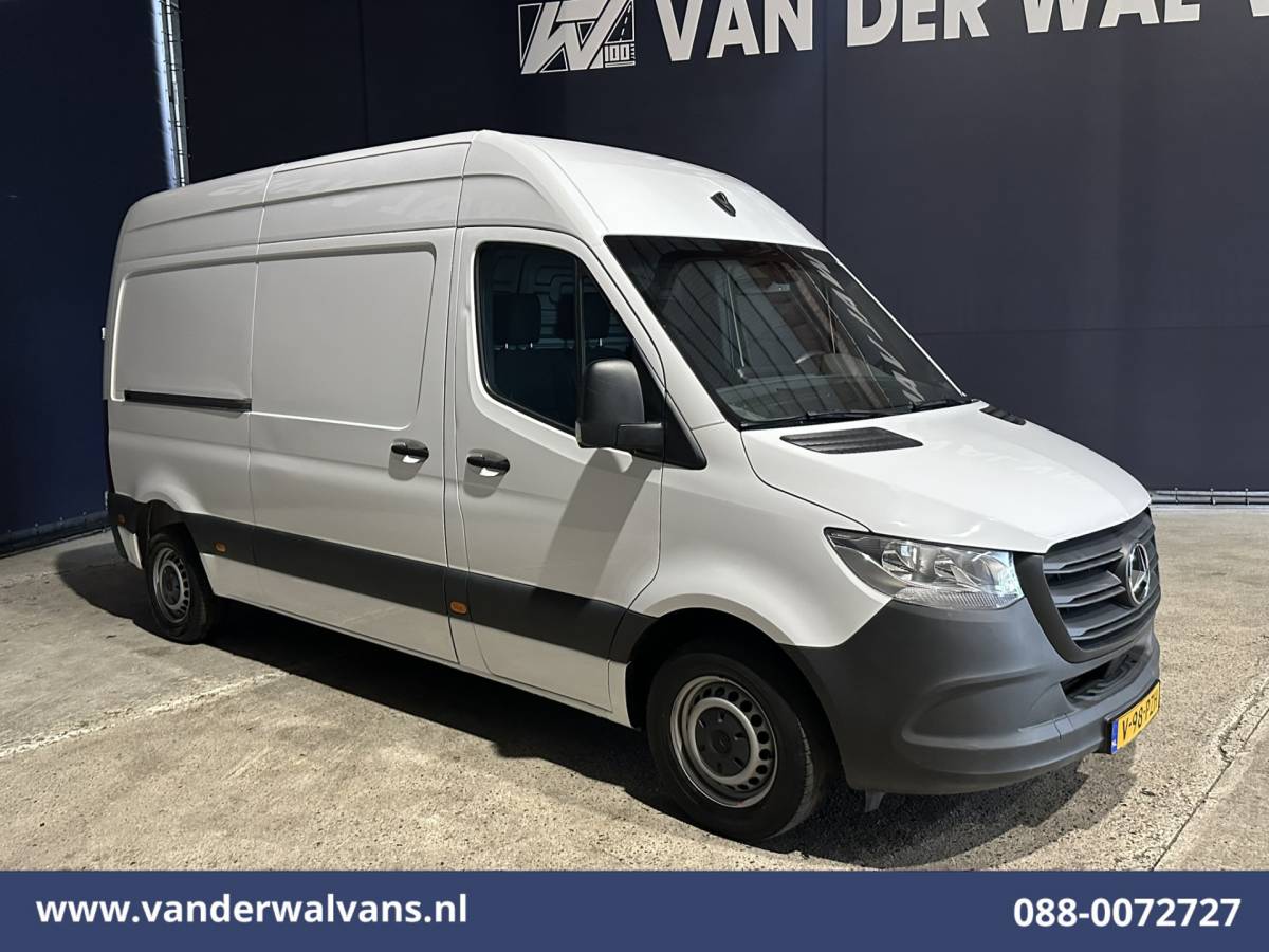 Mercedes-Benz Sprinter Mercedes-Benz Sprinter 211 CDI 115pk L2H2 Euro6 Airco | Trekhaak | Bijrijdersbank Bluetooth telefoonvoorbereiding