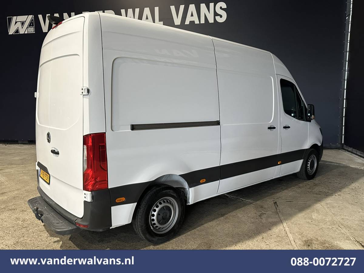 Mercedes-Benz Sprinter Mercedes-Benz Sprinter 211 CDI 115pk L2H2 Euro6 Airco | Trekhaak | Bijrijdersbank Bluetooth telefoonvoorbereiding