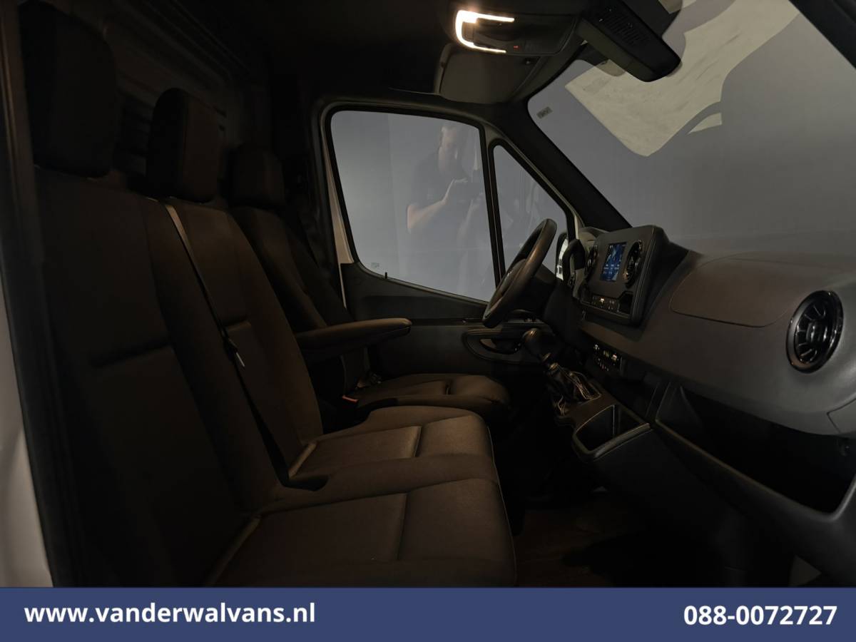 Mercedes-Benz Sprinter Mercedes-Benz Sprinter 317 CDI 170pk L3H2 Euro6 Airco | 360 Graden Camera | Navigatie | Apple Carplay | Chauffeursstoel Cruisecontrol, Android Auto, Stoelverwarming, 270 Graden Achterdeuren, Parkeersensoren, Bijrijdersbank
