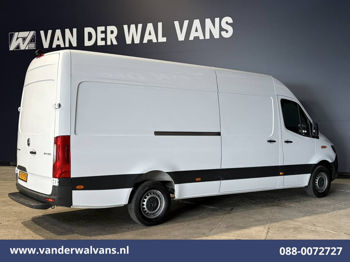 Mercedes-Benz Sprinter Mercedes-Benz Sprinter 317 CDI 170pk L3H2 Euro6 Airco | 360 Graden Camera | Navigatie | Apple Carplay | Chauffeursstoel Cruisecontrol, Android Auto, Stoelverwarming, 270 Graden Achterdeuren, Parkeersensoren, Bijrijdersbank