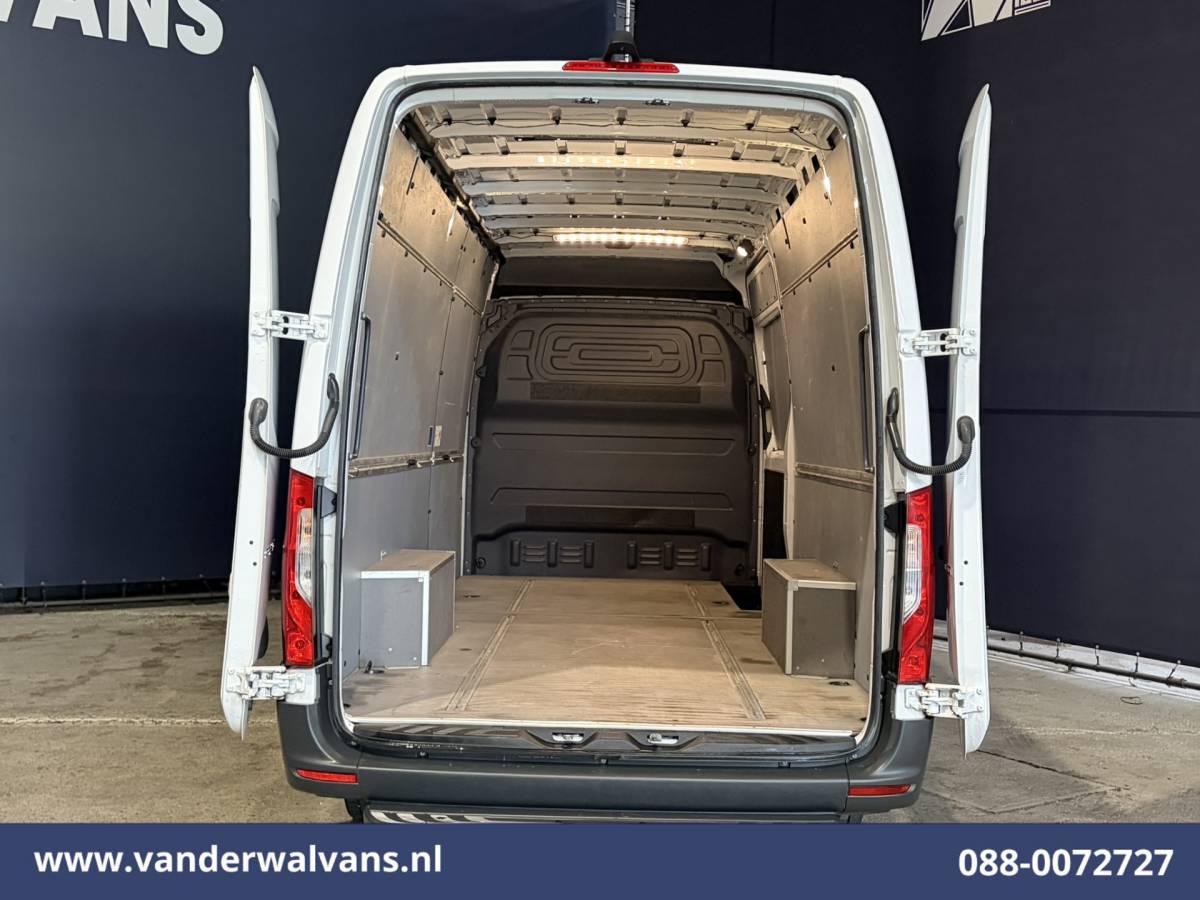 Mercedes-Benz Sprinter Mercedes-Benz Sprinter 317 CDI 170pk L3H2 Euro6 Airco | 360 Graden Camera | Navigatie | Apple Carplay | Chauffeursstoel Cruisecontrol, Android Auto, Stoelverwarming, 270 Graden Achterdeuren, Parkeersensoren, Bijrijdersbank