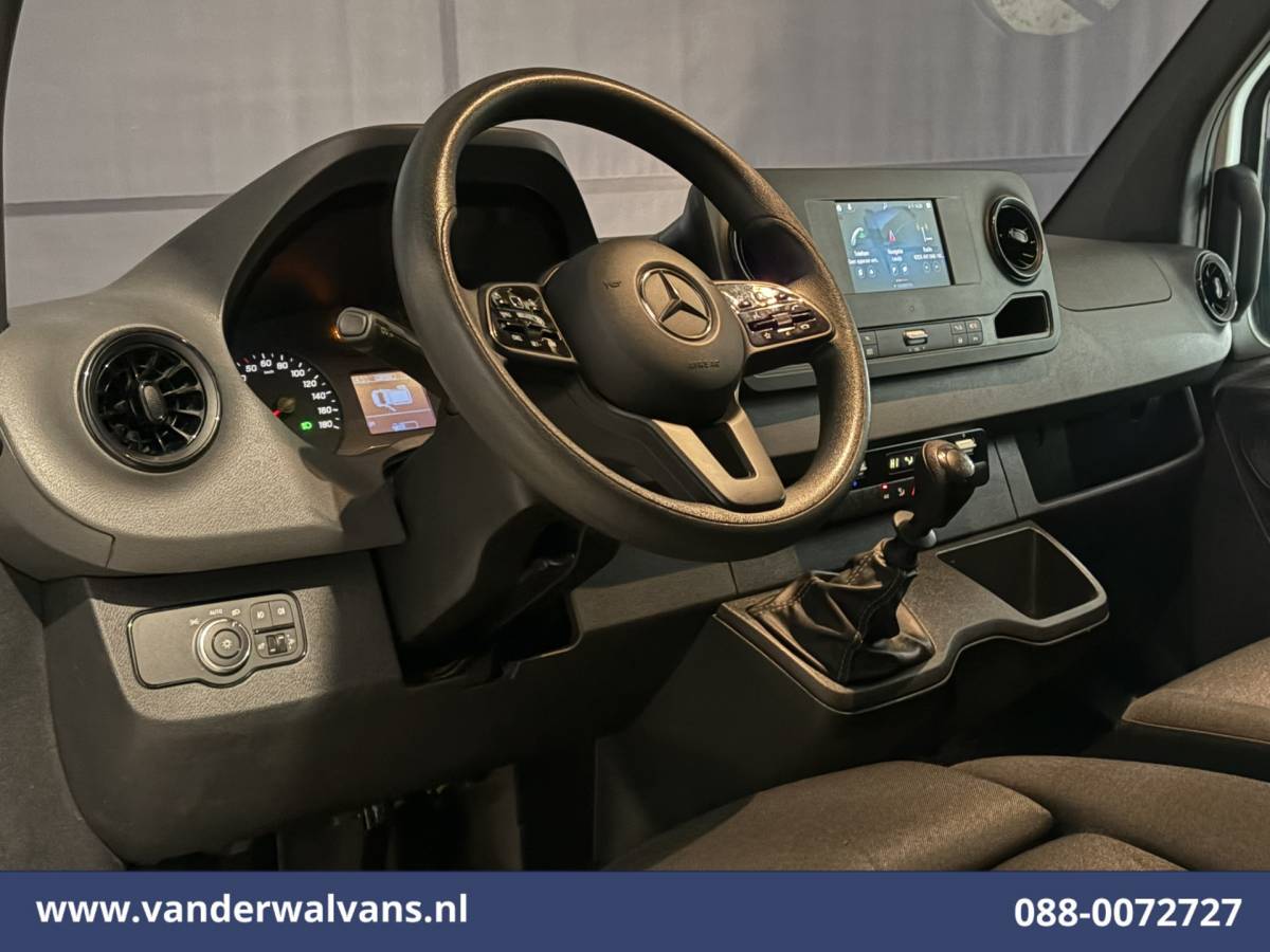 Mercedes-Benz Sprinter Mercedes-Benz Sprinter 317 CDI 170pk L3H2 Euro6 Airco | 360 Graden Camera | Navigatie | Apple Carplay | Chauffeursstoel Cruisecontrol, Android Auto, Stoelverwarming, 270 Graden Achterdeuren, Parkeersensoren, Bijrijdersbank