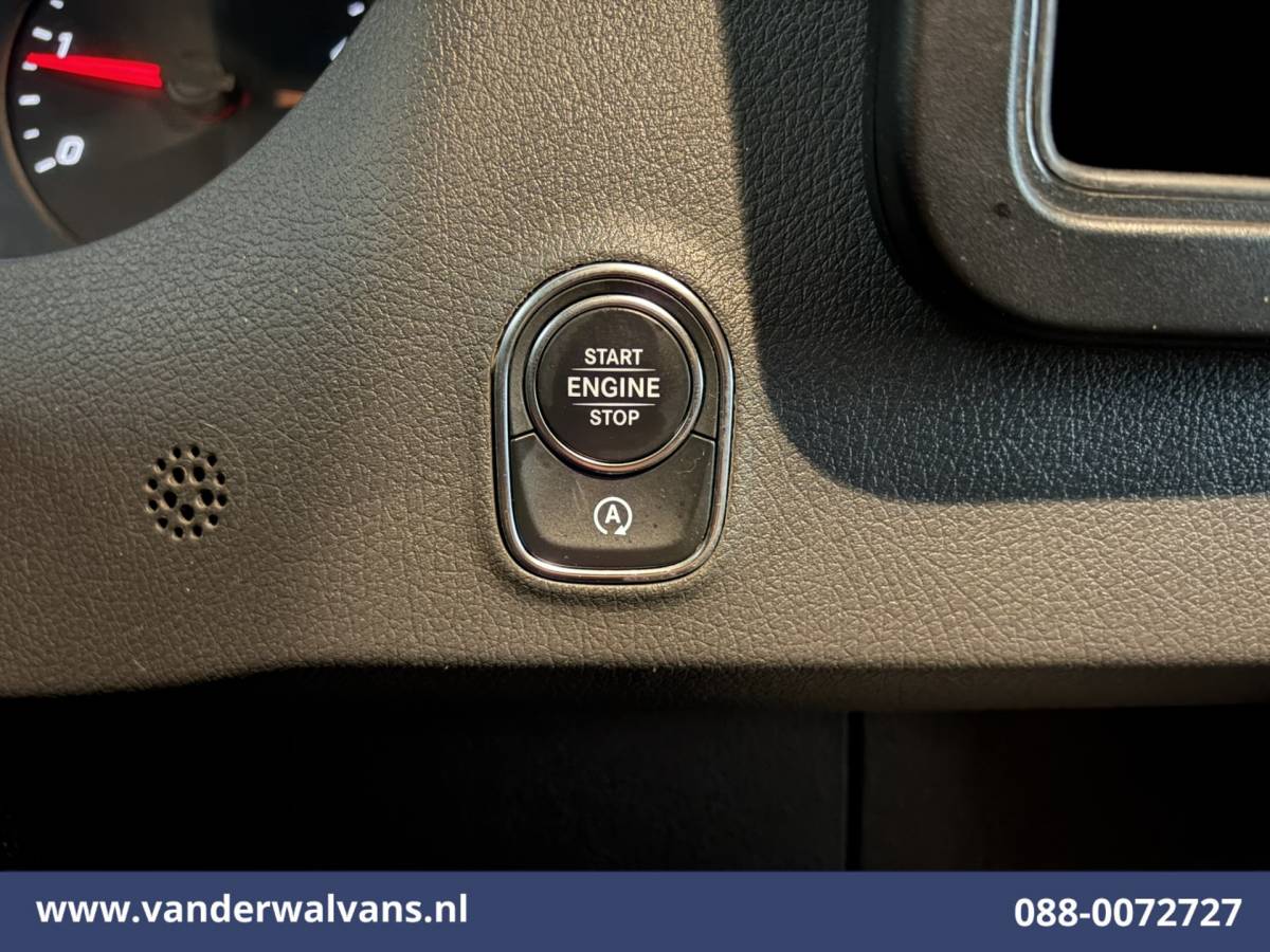 Mercedes-Benz Sprinter Mercedes-Benz Sprinter 317 CDI 170pk L3H2 Euro6 Airco | 360 Graden Camera | Navigatie | Apple Carplay | Chauffeursstoel Cruisecontrol, Android Auto, Stoelverwarming, 270 Graden Achterdeuren, Parkeersensoren, Bijrijdersbank