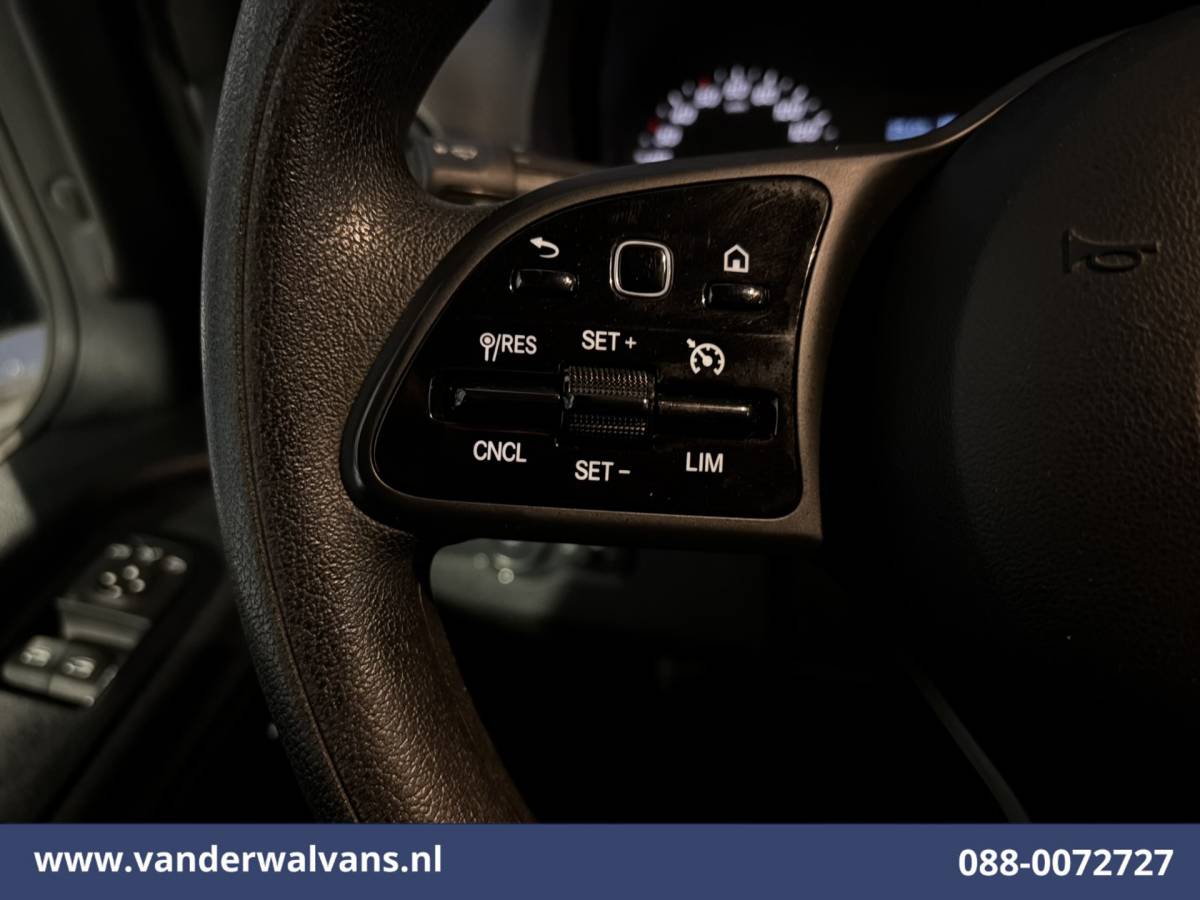 Mercedes-Benz Sprinter Mercedes-Benz Sprinter 317 CDI 170pk L3H2 Euro6 Airco | 360 Graden Camera | Navigatie | Apple Carplay | Chauffeursstoel Cruisecontrol, Android Auto, Stoelverwarming, 270 Graden Achterdeuren, Parkeersensoren, Bijrijdersbank