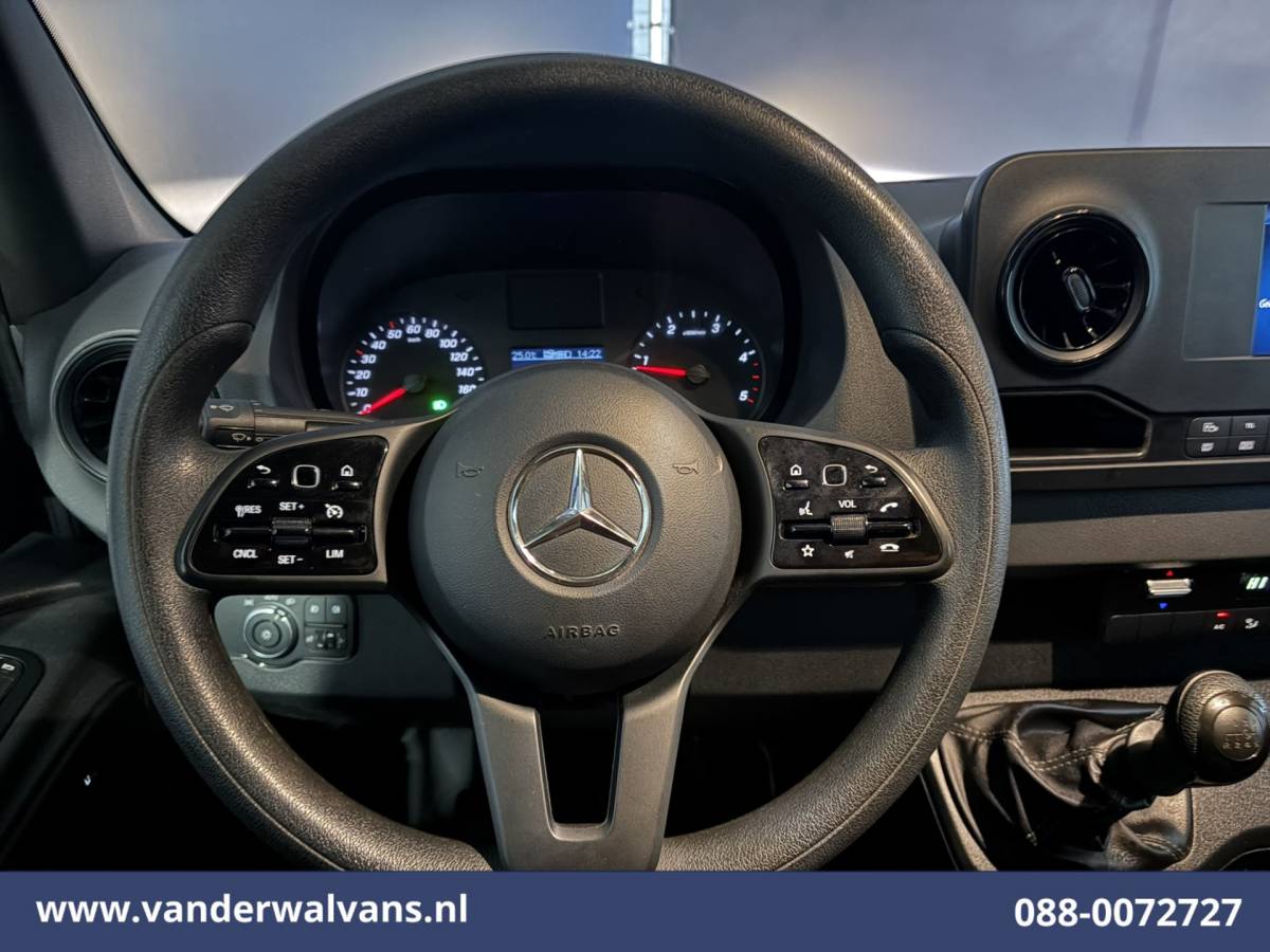Mercedes-Benz Sprinter Mercedes-Benz Sprinter 317 CDI 170pk L3H2 Euro6 Airco | 360 Graden Camera | Navigatie | Apple Carplay | Chauffeursstoel Cruisecontrol, Android Auto, Stoelverwarming, 270 Graden Achterdeuren, Parkeersensoren, Bijrijdersbank