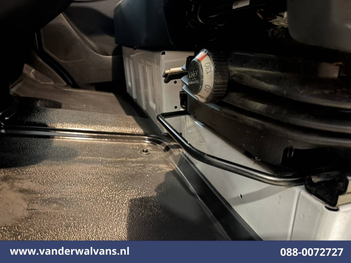 Mercedes-Benz Sprinter Mercedes-Benz Sprinter 317 CDI 170pk L3H2 Euro6 Airco | 360 Graden Camera | Navigatie | Apple Carplay | Chauffeursstoel Cruisecontrol, Android Auto, Stoelverwarming, 270 Graden Achterdeuren, Parkeersensoren, Bijrijdersbank
