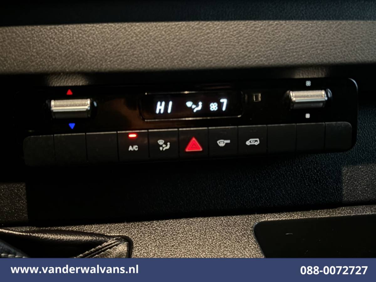 Mercedes-Benz Sprinter Mercedes-Benz Sprinter 317 CDI 170pk L3H2 Euro6 Airco | 360 Graden Camera | Navigatie | Apple Carplay | Chauffeursstoel Cruisecontrol, Android Auto, Stoelverwarming, 270 Graden Achterdeuren, Parkeersensoren, Bijrijdersbank