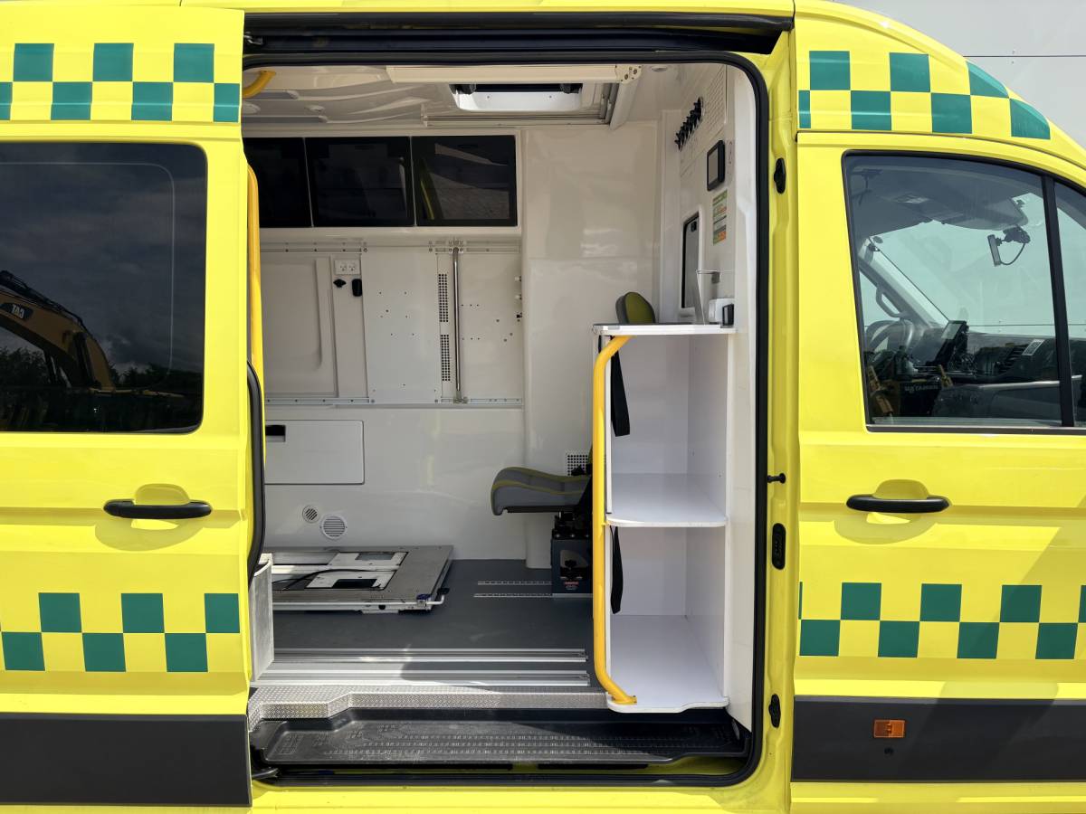 Volkswagen Crafter Volkswagen Crafter 2.0 TDI 177PK Ambulance L3H3 Automaat ACC Climate Control Stroompunten Laadruimte Parkeersensoren
