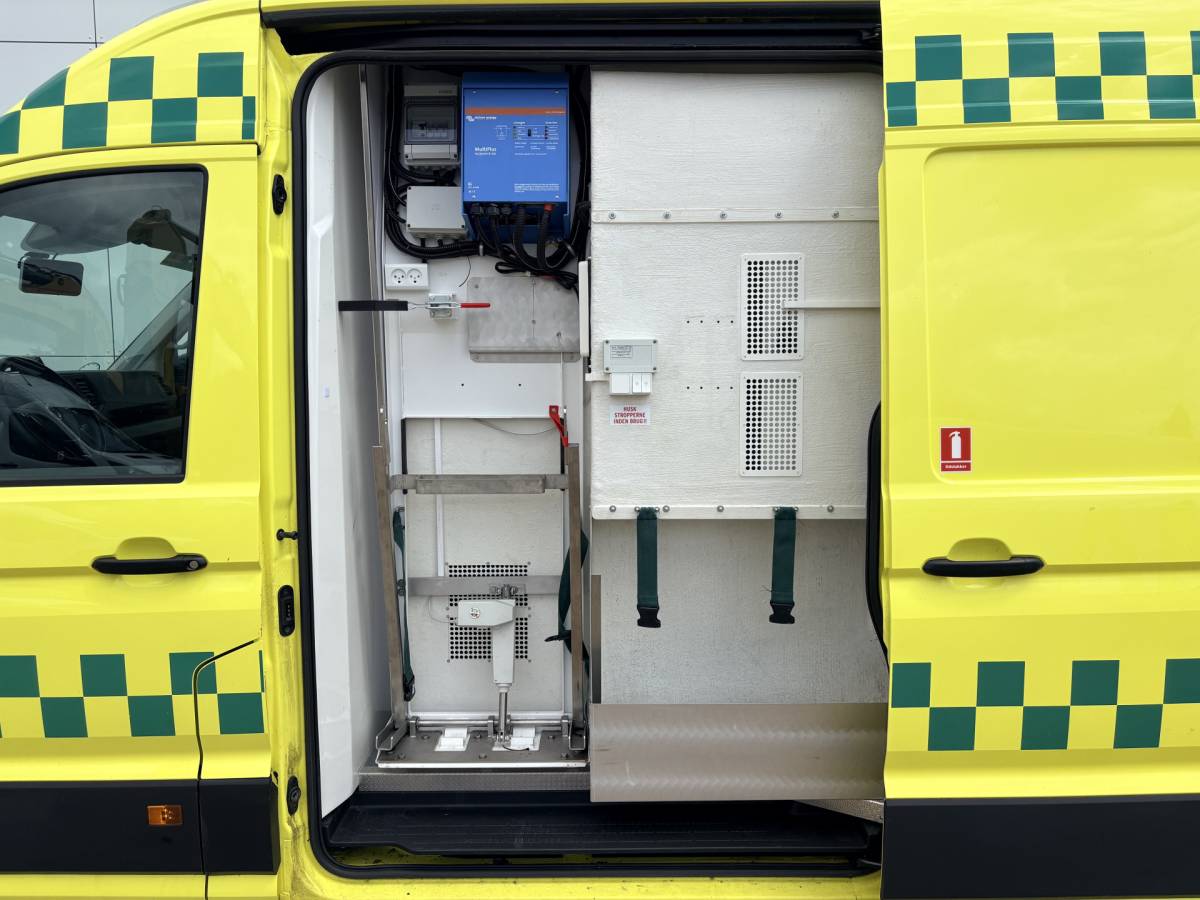 Volkswagen Crafter Volkswagen Crafter 2.0 TDI 177PK Ambulance L3H3 Automaat ACC Climate Control Stroompunten Laadruimte Parkeersensoren