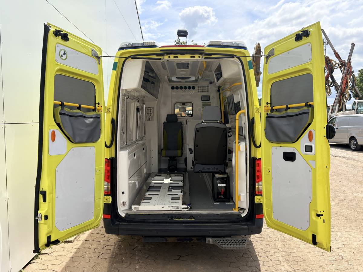 Volkswagen Crafter Volkswagen Crafter 2.0 TDI 177PK Ambulance L3H3 Automaat ACC Climate Control Stroompunten Laadruimte Parkeersensoren