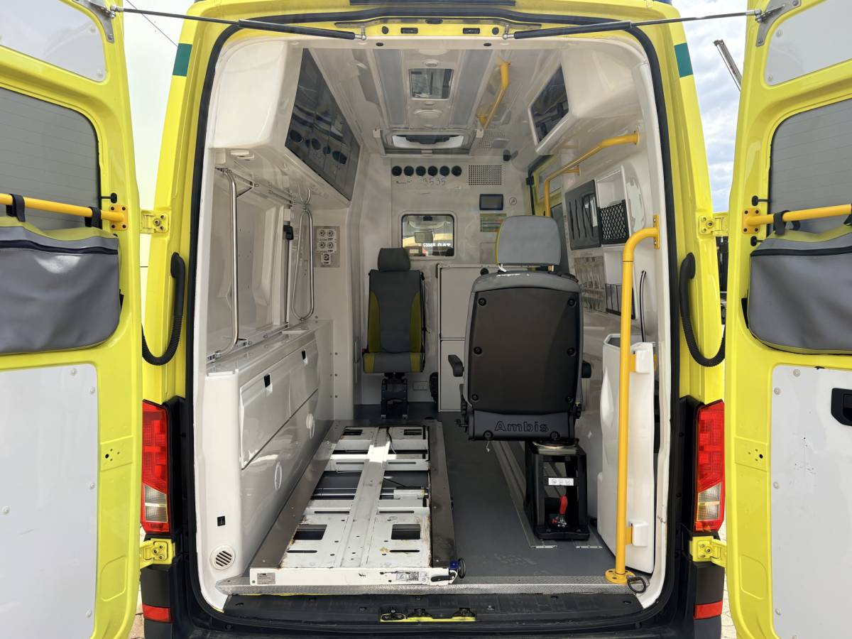 Volkswagen Crafter Volkswagen Crafter 2.0 TDI 177PK Ambulance L3H3 Automaat ACC Climate Control Stroompunten Laadruimte Parkeersensoren