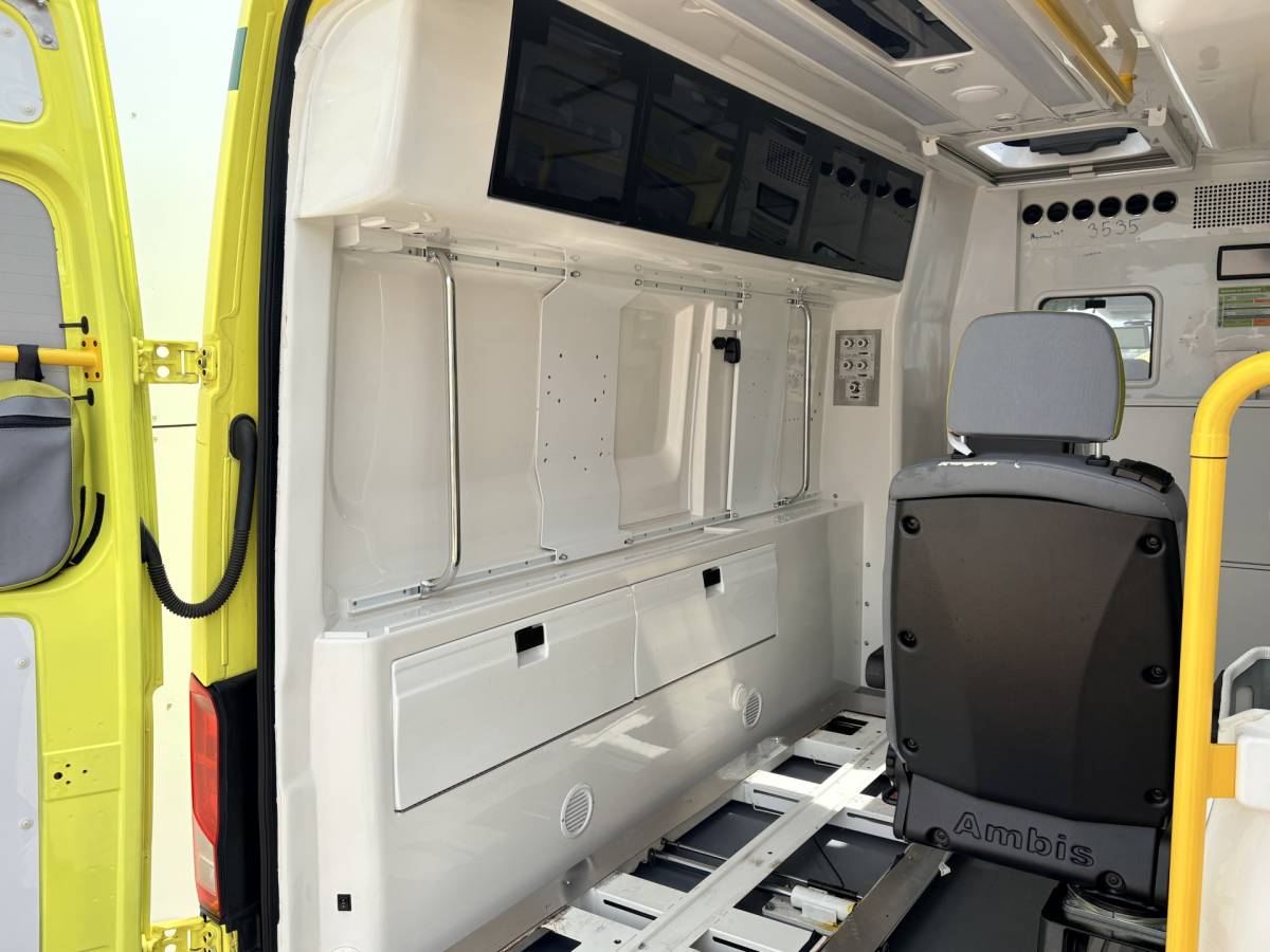 Volkswagen Crafter Volkswagen Crafter 2.0 TDI 177PK Ambulance L3H3 Automaat ACC Climate Control Stroompunten Laadruimte Parkeersensoren