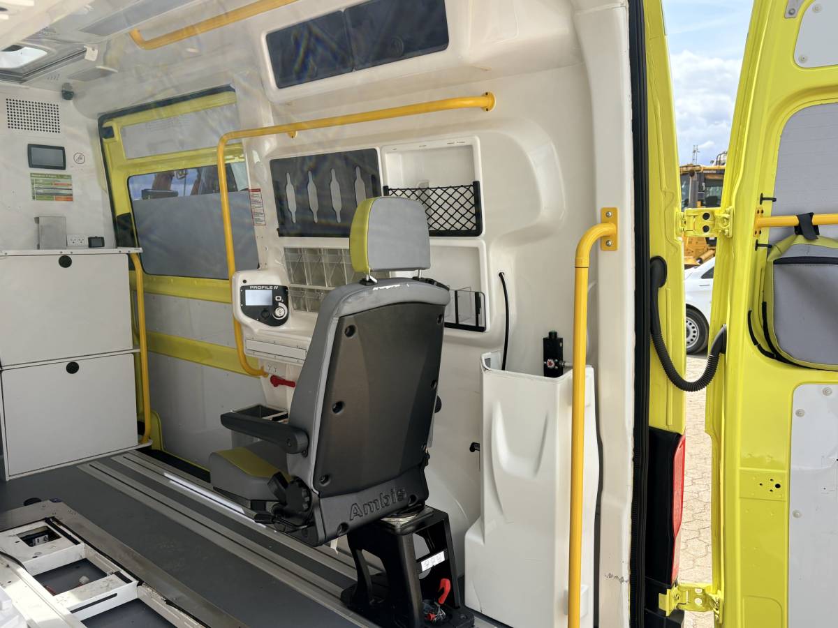 Volkswagen Crafter Volkswagen Crafter 2.0 TDI 177PK Ambulance L3H3 Automaat ACC Climate Control Stroompunten Laadruimte Parkeersensoren