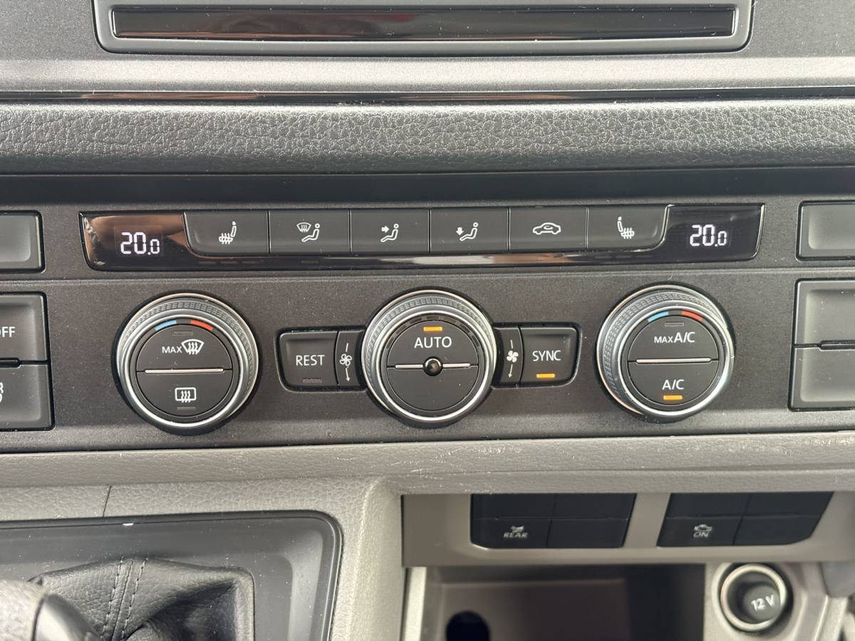 Volkswagen Crafter Volkswagen Crafter 2.0 TDI 177PK Ambulance L3H3 Automaat ACC Climate Control Stroompunten Laadruimte Parkeersensoren