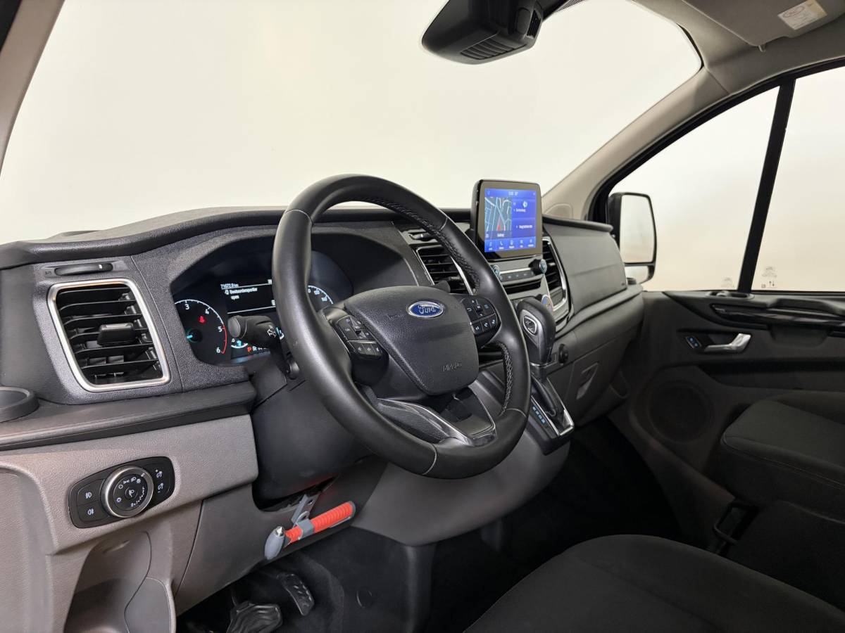 Ford Transit Custom Ford Transit Custom 300 2.0 TDCI L2H1 Limited Dubbele cabine Navigatie Airco 2 Schuifdeuren Trekhaak Parkeersensoren Carplay DAB