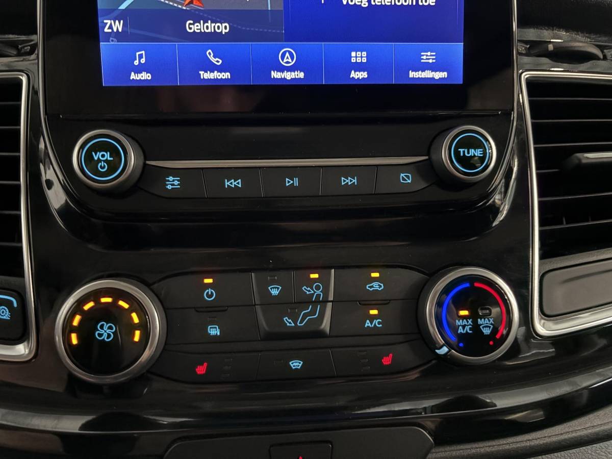 Ford Transit Custom Ford Transit Custom 300 2.0 TDCI L2H1 Limited Dubbele cabine Navigatie Airco 2 Schuifdeuren Trekhaak Parkeersensoren Carplay DAB
