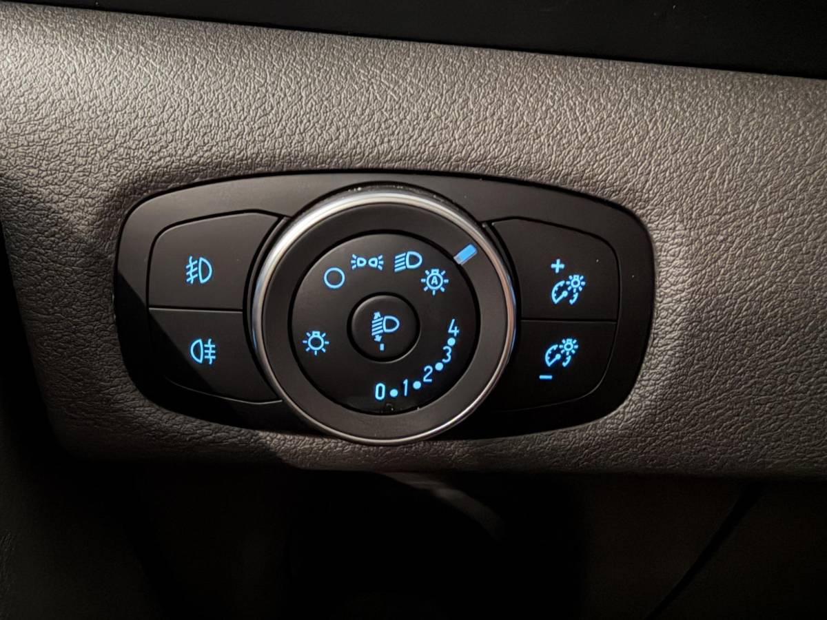 Ford Transit Custom Ford Transit Custom 300 2.0 TDCI L2H1 Limited Dubbele cabine Navigatie Airco 2 Schuifdeuren Trekhaak Parkeersensoren Carplay DAB