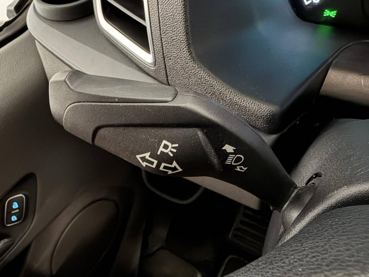 Ford Transit Custom Ford Transit Custom 300 2.0 TDCI L2H1 Limited Dubbele cabine Navigatie Airco 2 Schuifdeuren Trekhaak Parkeersensoren Carplay DAB
