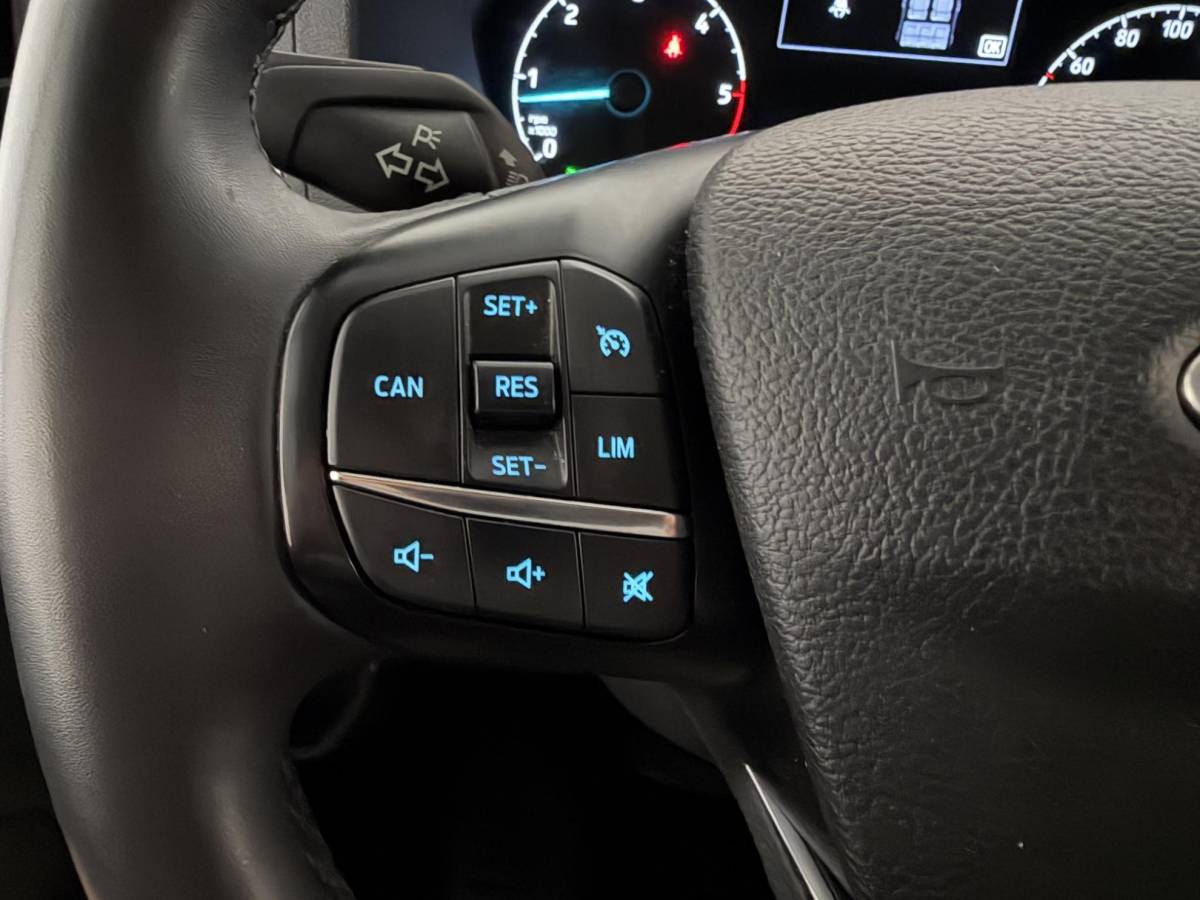 Ford Transit Custom Ford Transit Custom 300 2.0 TDCI L2H1 Limited Dubbele cabine Navigatie Airco 2 Schuifdeuren Trekhaak Parkeersensoren Carplay DAB