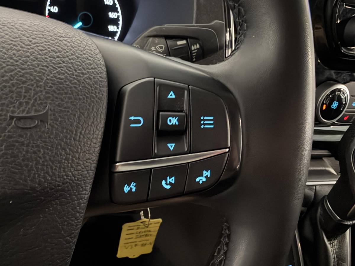 Ford Transit Custom Ford Transit Custom 300 2.0 TDCI L2H1 Limited Dubbele cabine Navigatie Airco 2 Schuifdeuren Trekhaak Parkeersensoren Carplay DAB
